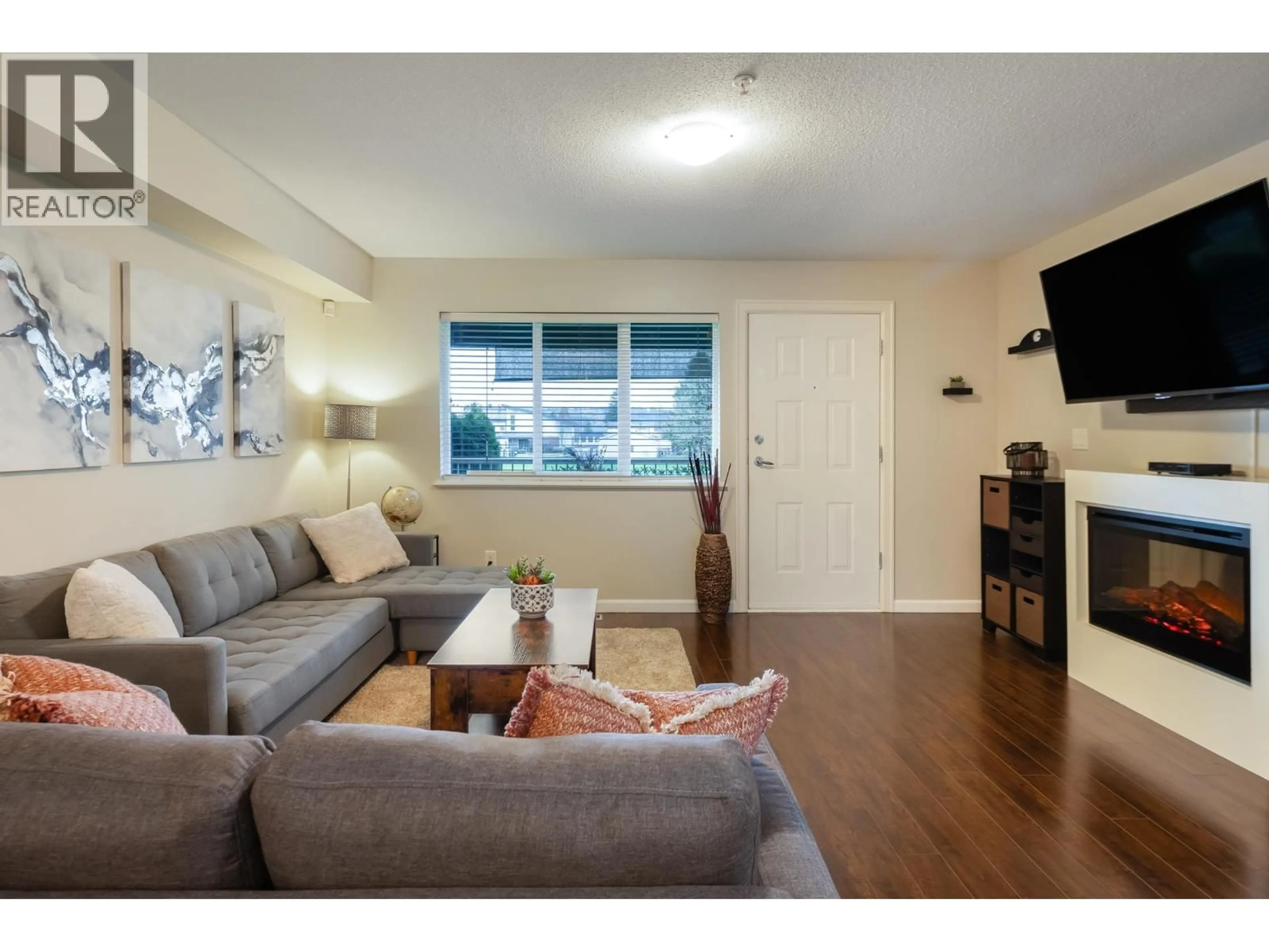 Living room with furniture, wood/laminate floor for 17 - 1268 RIVERSIDE DRIVE, Port Coquitlam British Columbia V3B0A8