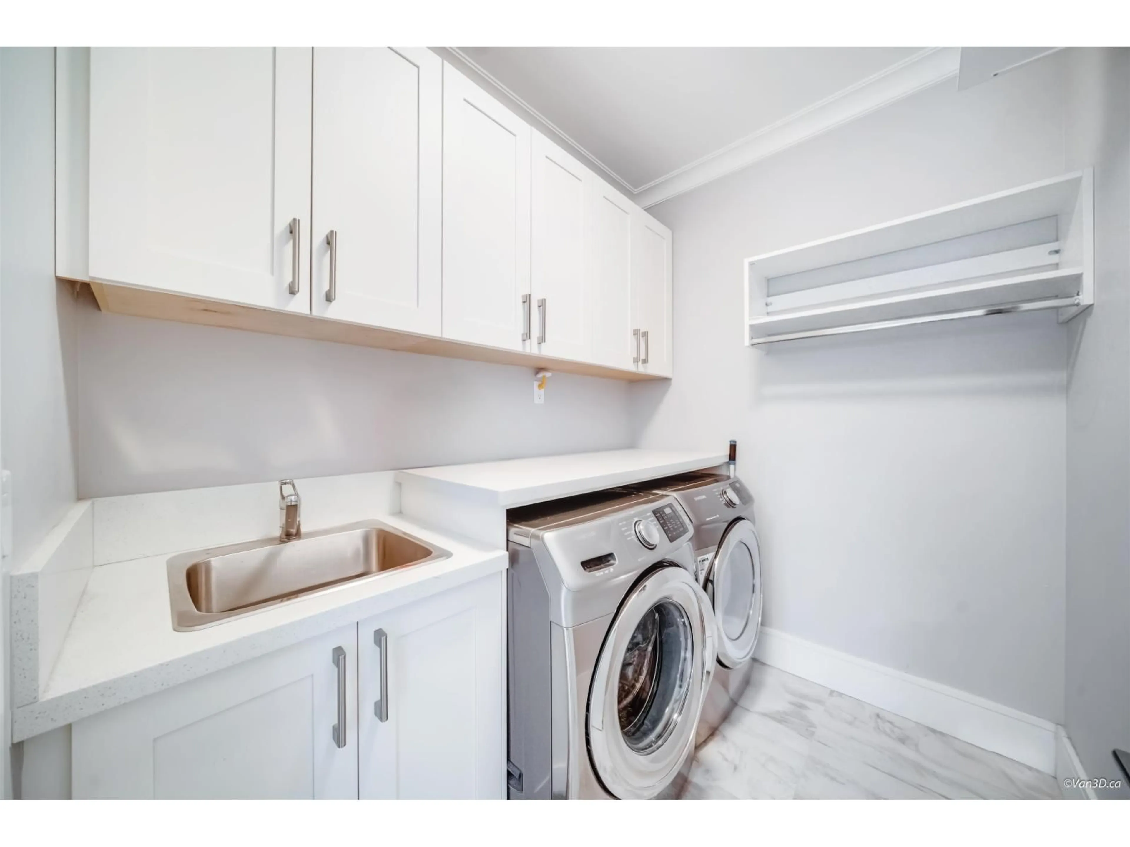 Laundry room for 15764 BUENA VISTA AVENUE, White Rock British Columbia V4B2A1