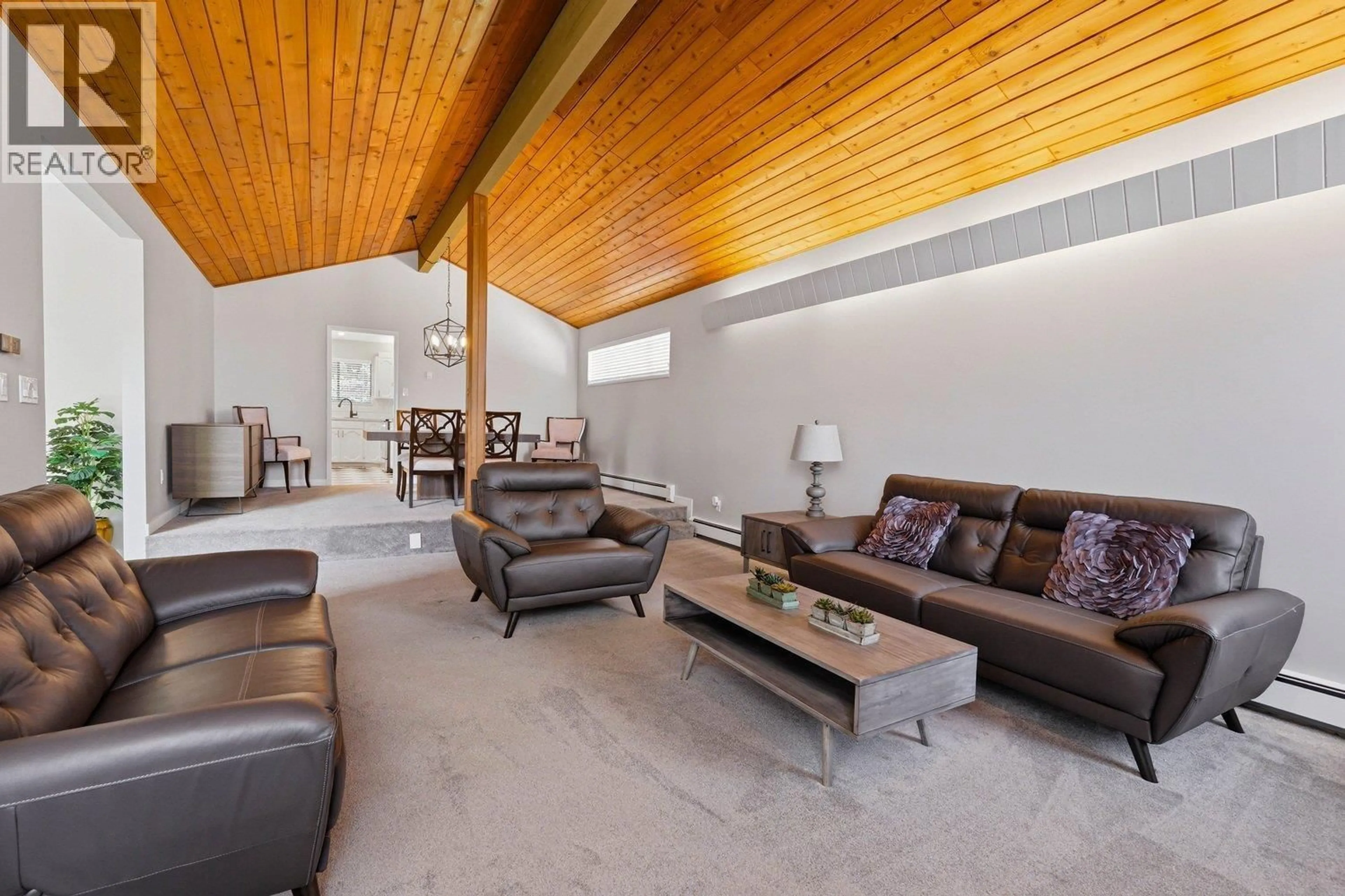 Living room with furniture, unknown for 1390 EASTLAWN DRIVE, Burnaby British Columbia V5B3H2
