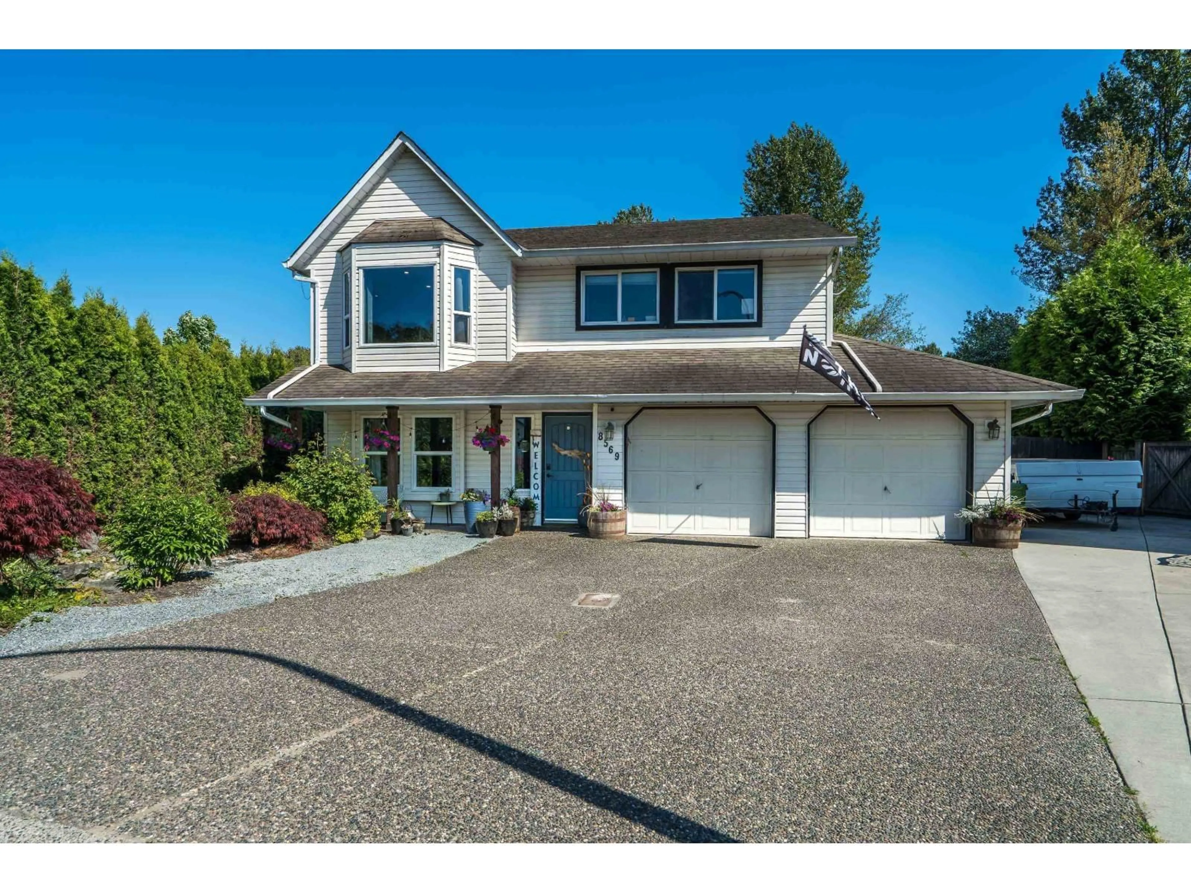 Home with vinyl exterior material, street for 8569 MCKEE PLACE, Chilliwack British Columbia V2P7X8