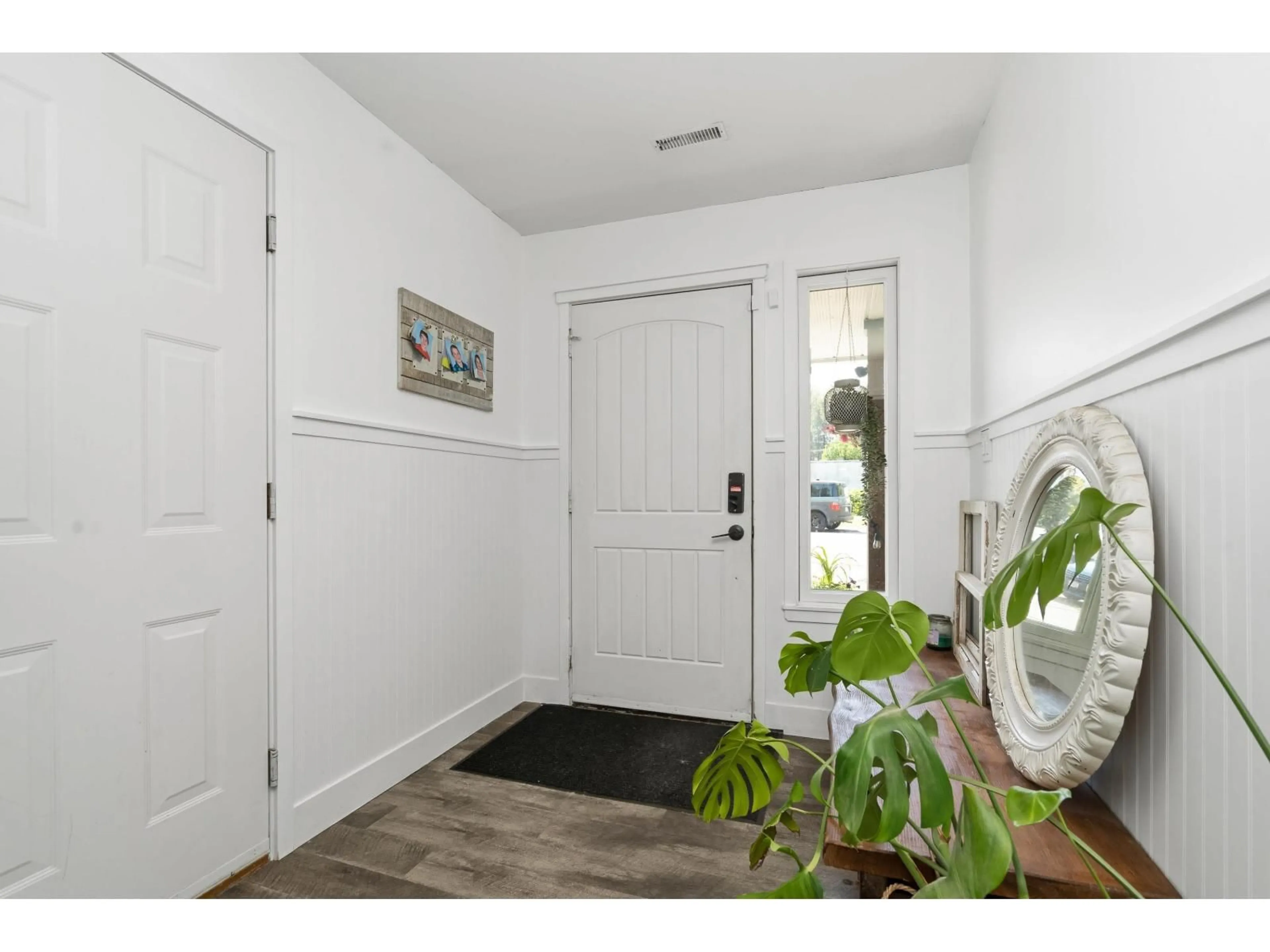Indoor entryway for 8569 MCKEE PLACE, Chilliwack British Columbia V2P7X8