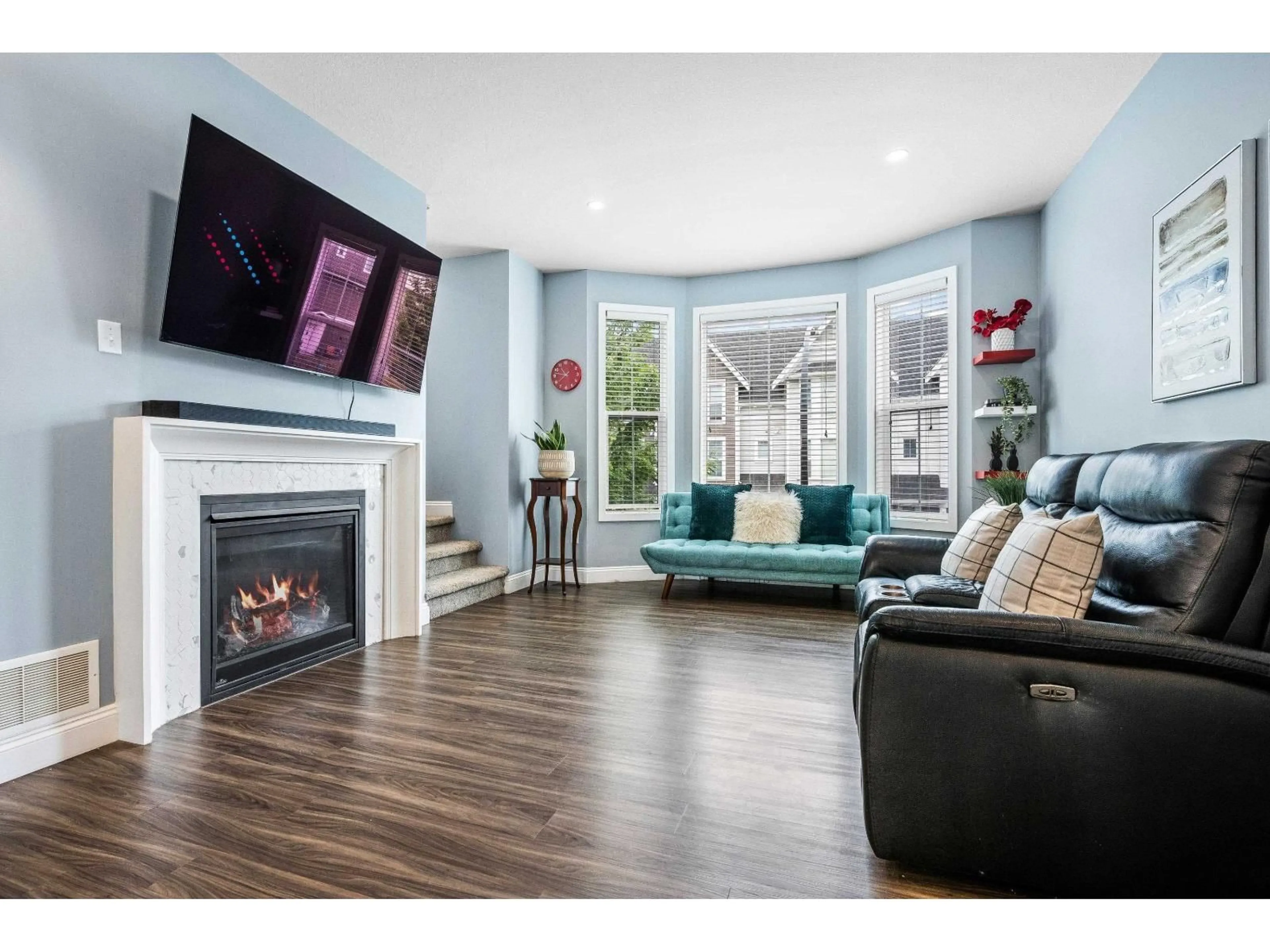 Living room with furniture, wood/laminate floor for 5464 DRIFTWOOD STREET, Chilliwack British Columbia V2R6A3