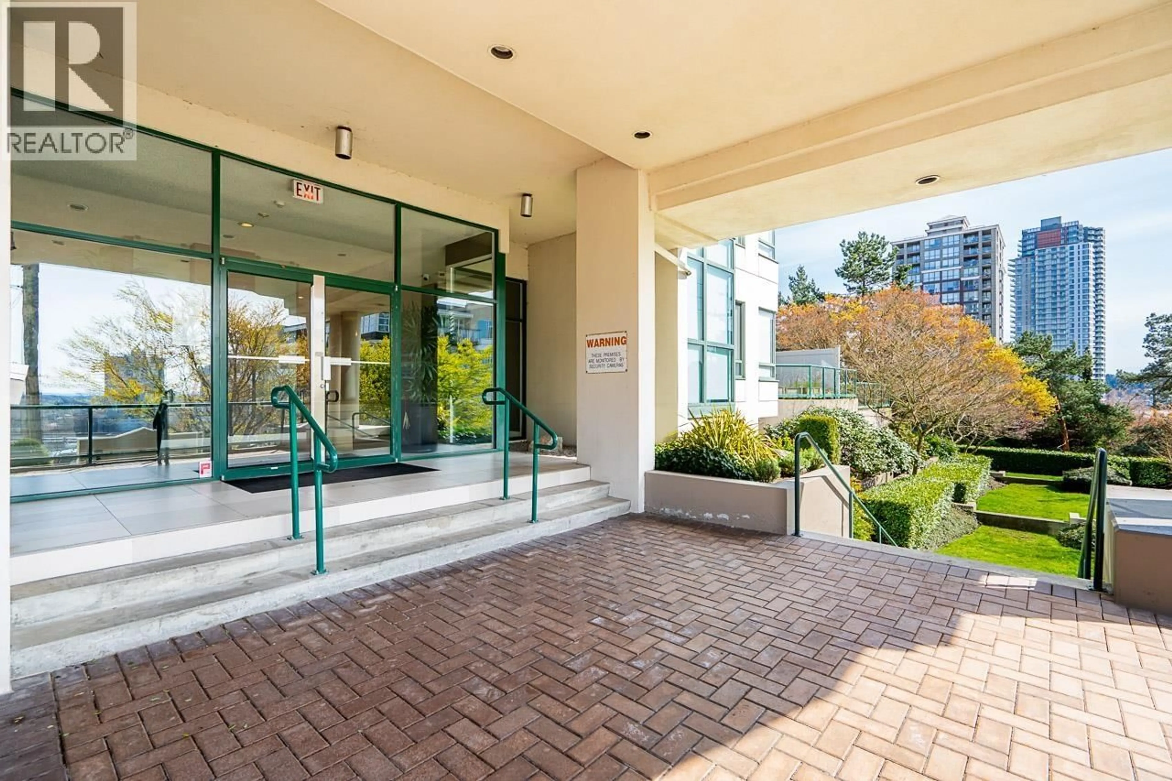 Indoor foyer for 401 - 121 TENTH STREET, New Westminster British Columbia V3M3X7