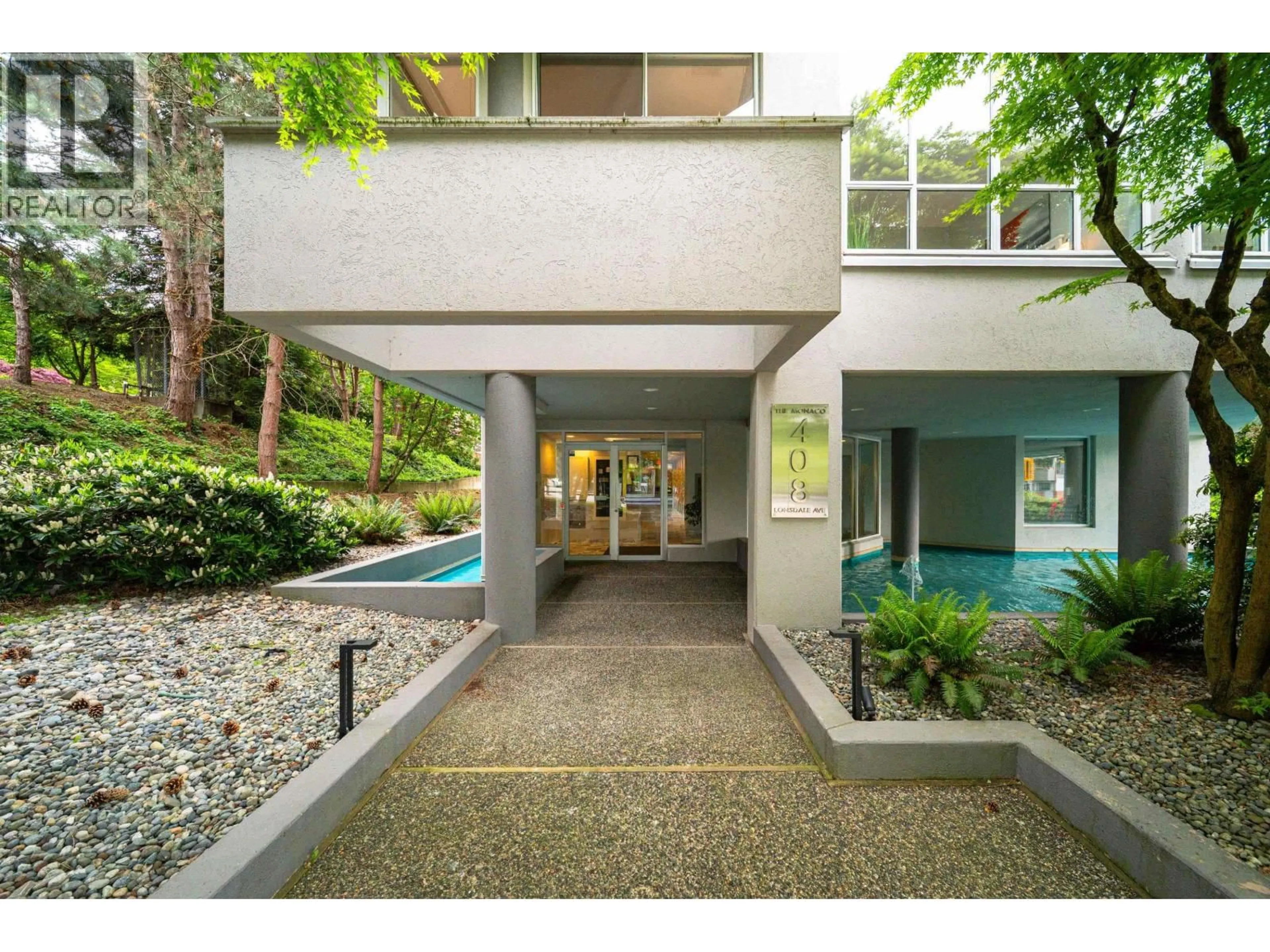 Indoor foyer for 203 - 408 LONSDALE AVENUE, North Vancouver British Columbia V7M2G5