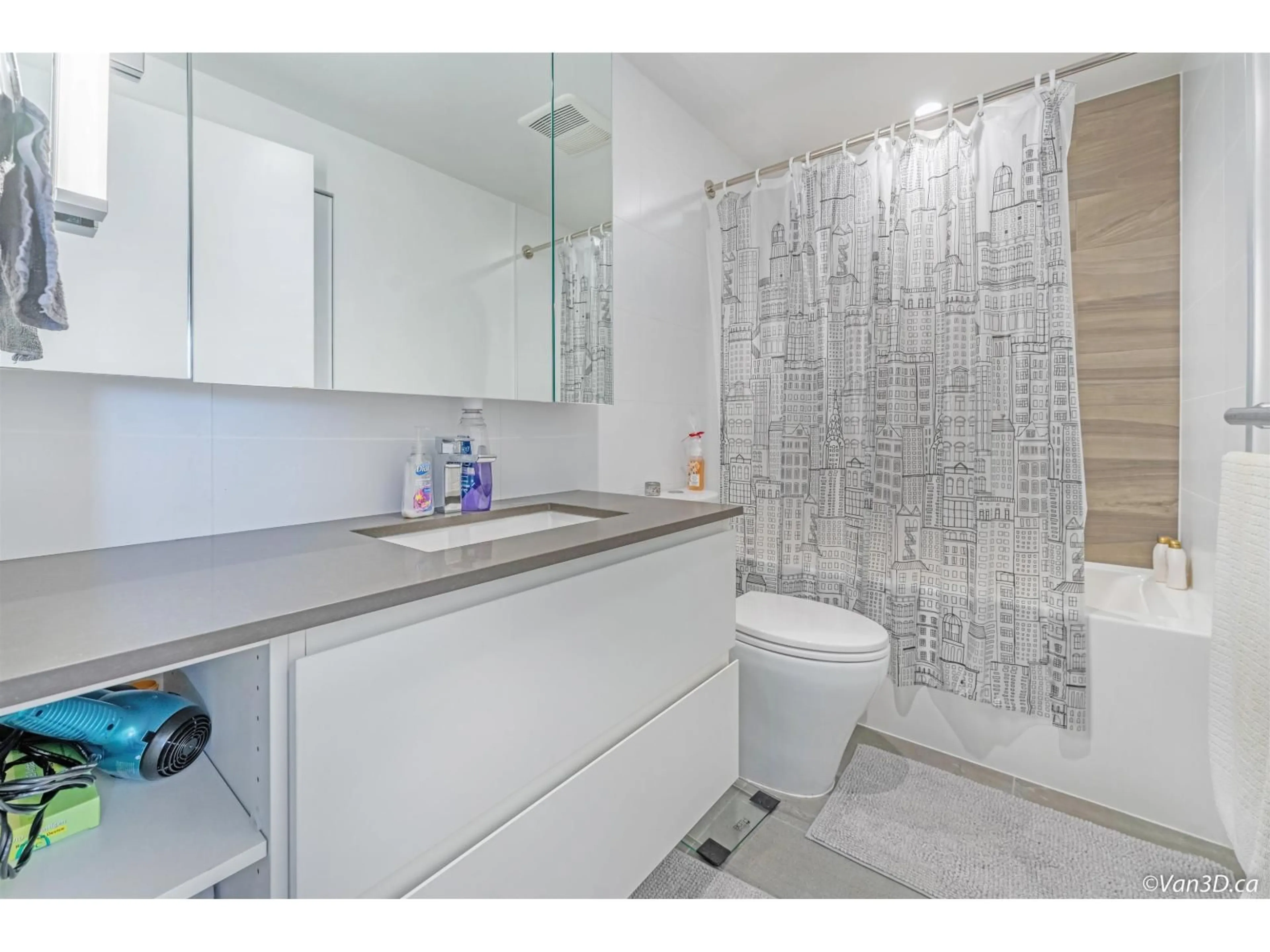 Standard bathroom, ceramic/tile floor for 1101 - 13615 FRASER HIGHWAY, Surrey British Columbia V3T0P7