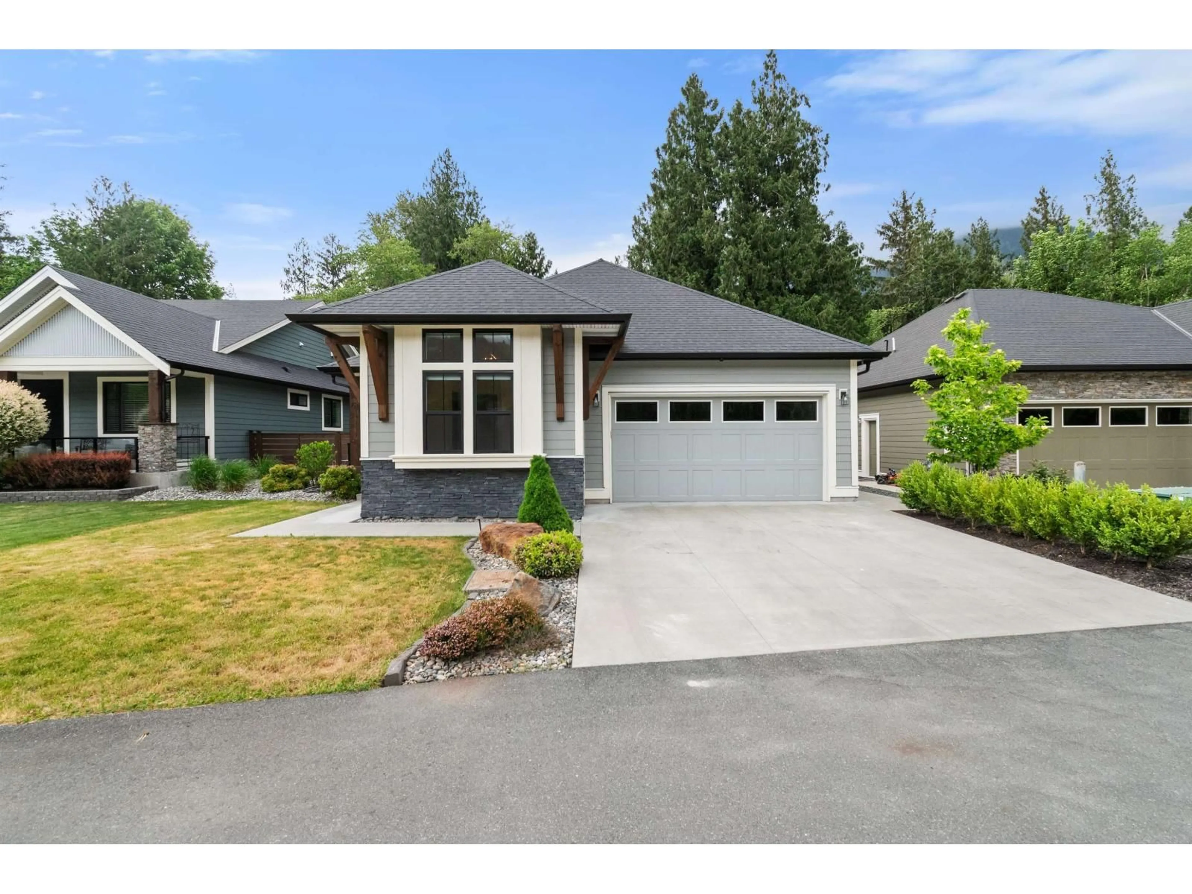 Home with vinyl exterior material, street for 61 - 1885 COLUMBIA VALLEY ROAD, Lindell Beach British Columbia V2R1J8