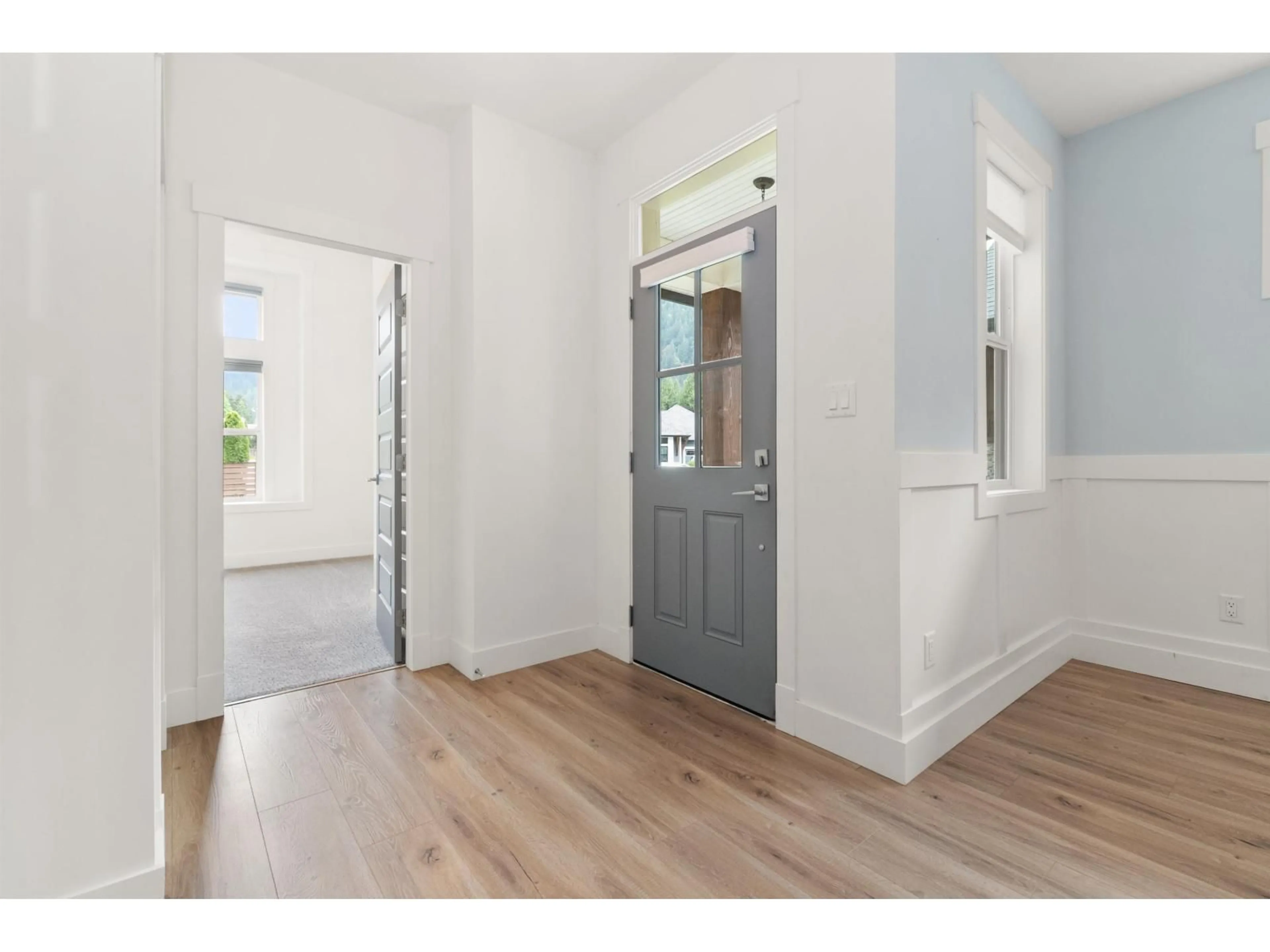 Indoor entryway for 61 - 1885 COLUMBIA VALLEY ROAD, Lindell Beach British Columbia V2R1J8