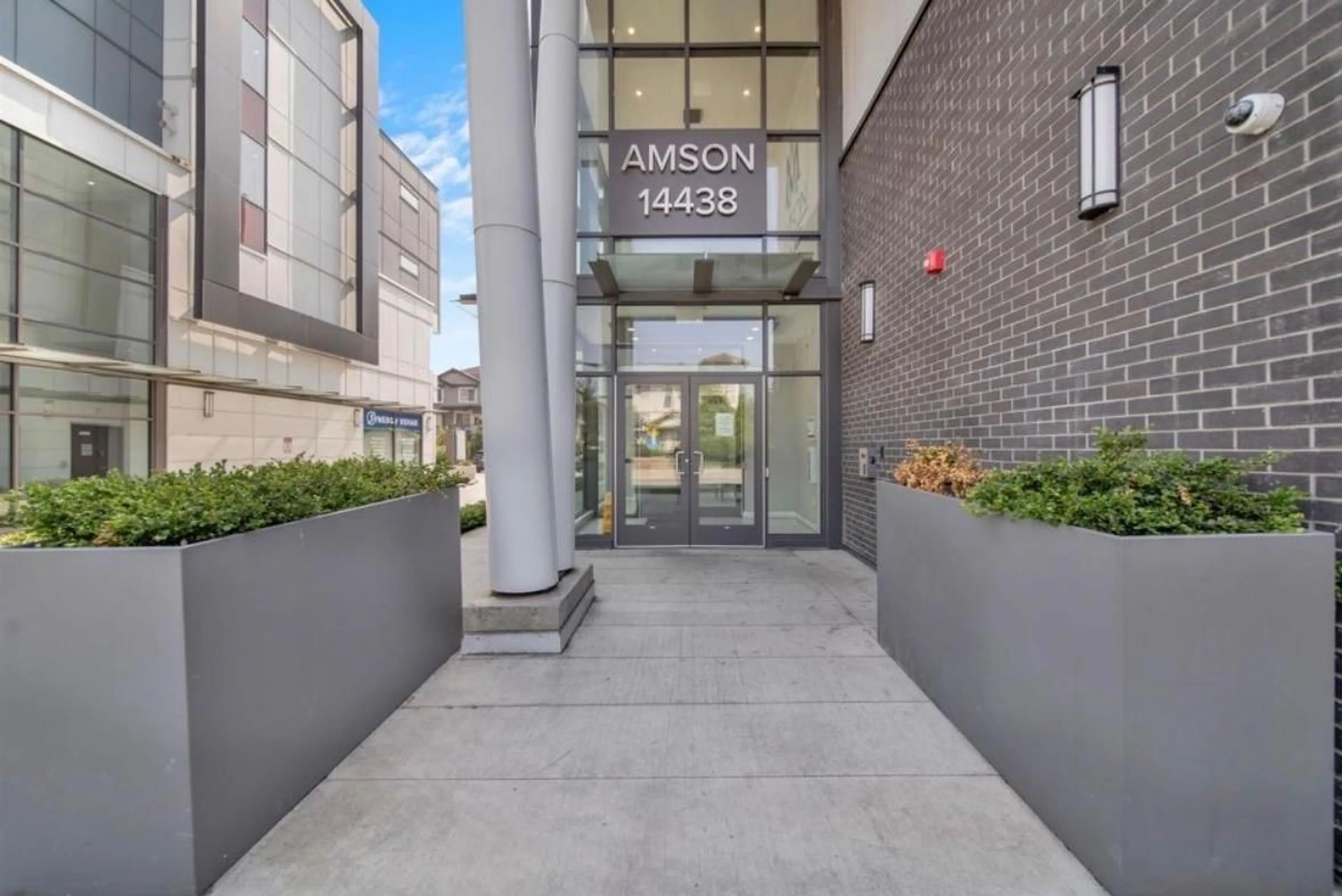 Indoor foyer for 209 - 14438 72 AVENUE, Surrey British Columbia V3S0B6
