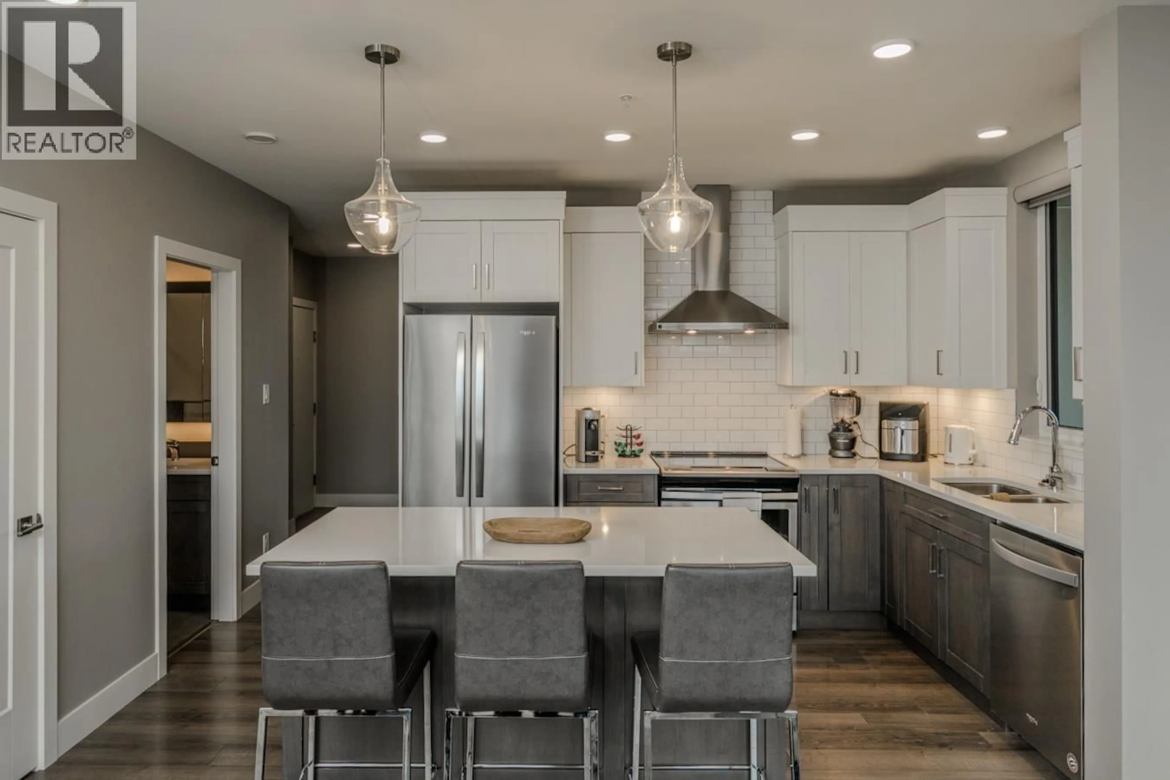 Open concept kitchen, unknown for 201 - 1087 6TH AVENUE, Prince George British Columbia V2L0E5