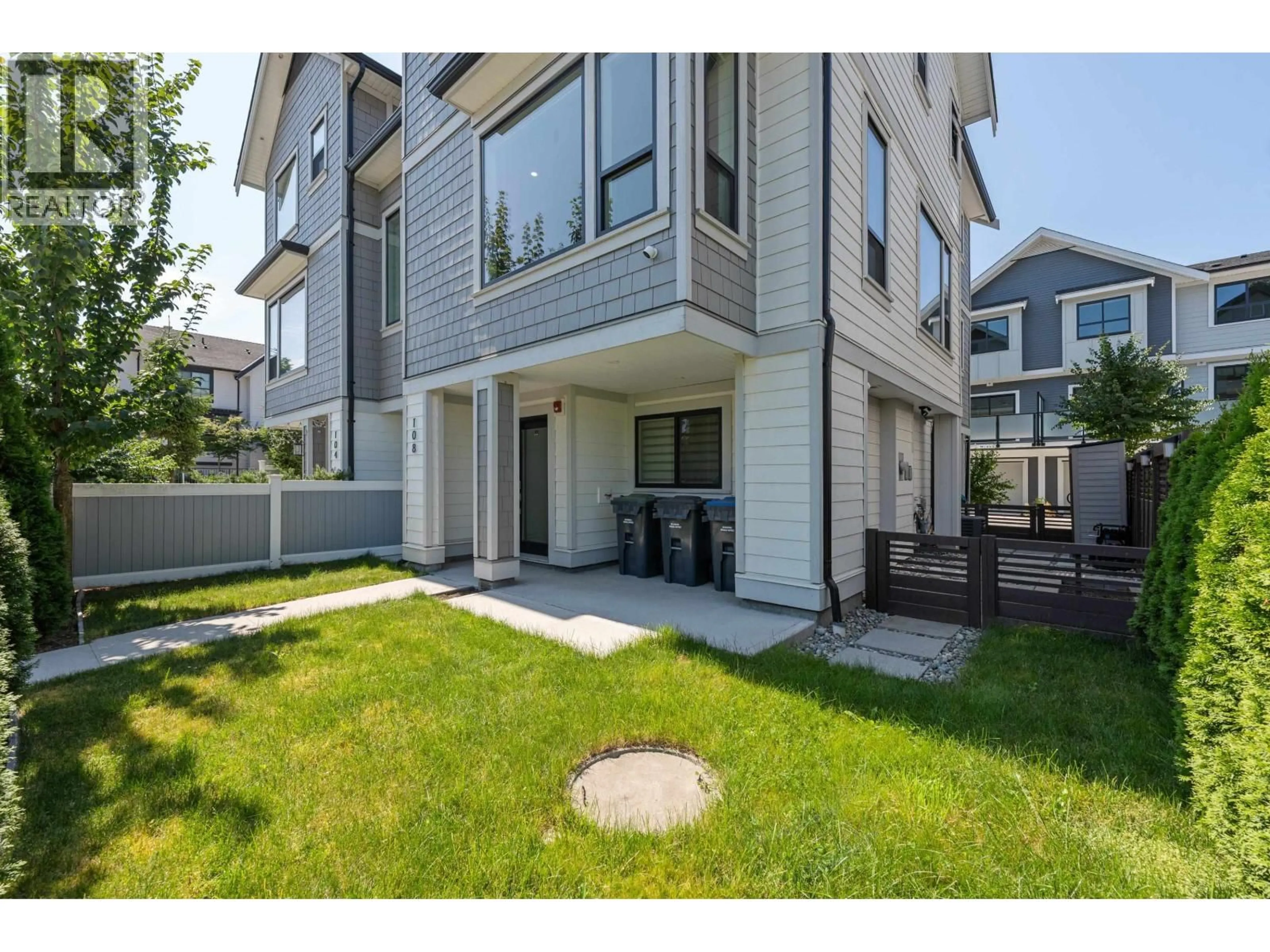 Patio, street for 108 JARDINE STREET, New Westminster British Columbia V3M0M4