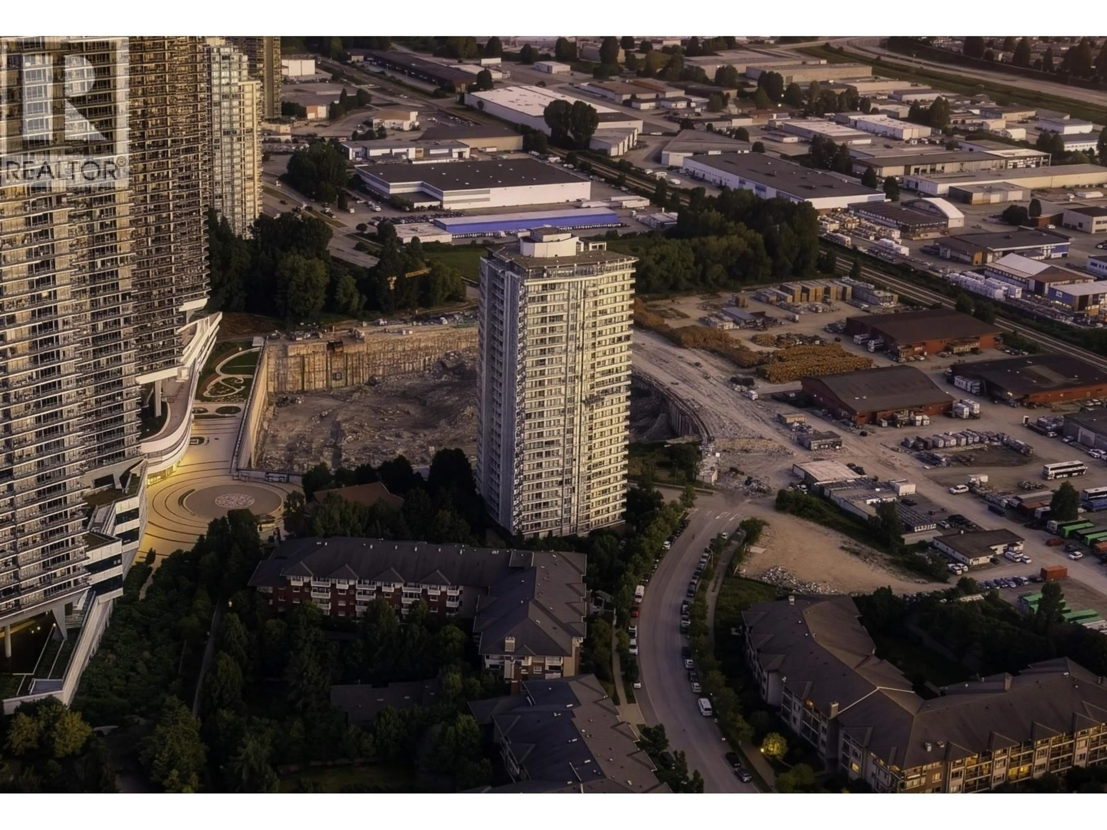 A pic from outside/outdoor area/front of a property/back of a property/a pic from drone, city buildings view from balcony for 802 - 2289 YUKON CRESCENT, Burnaby British Columbia V5C0B2