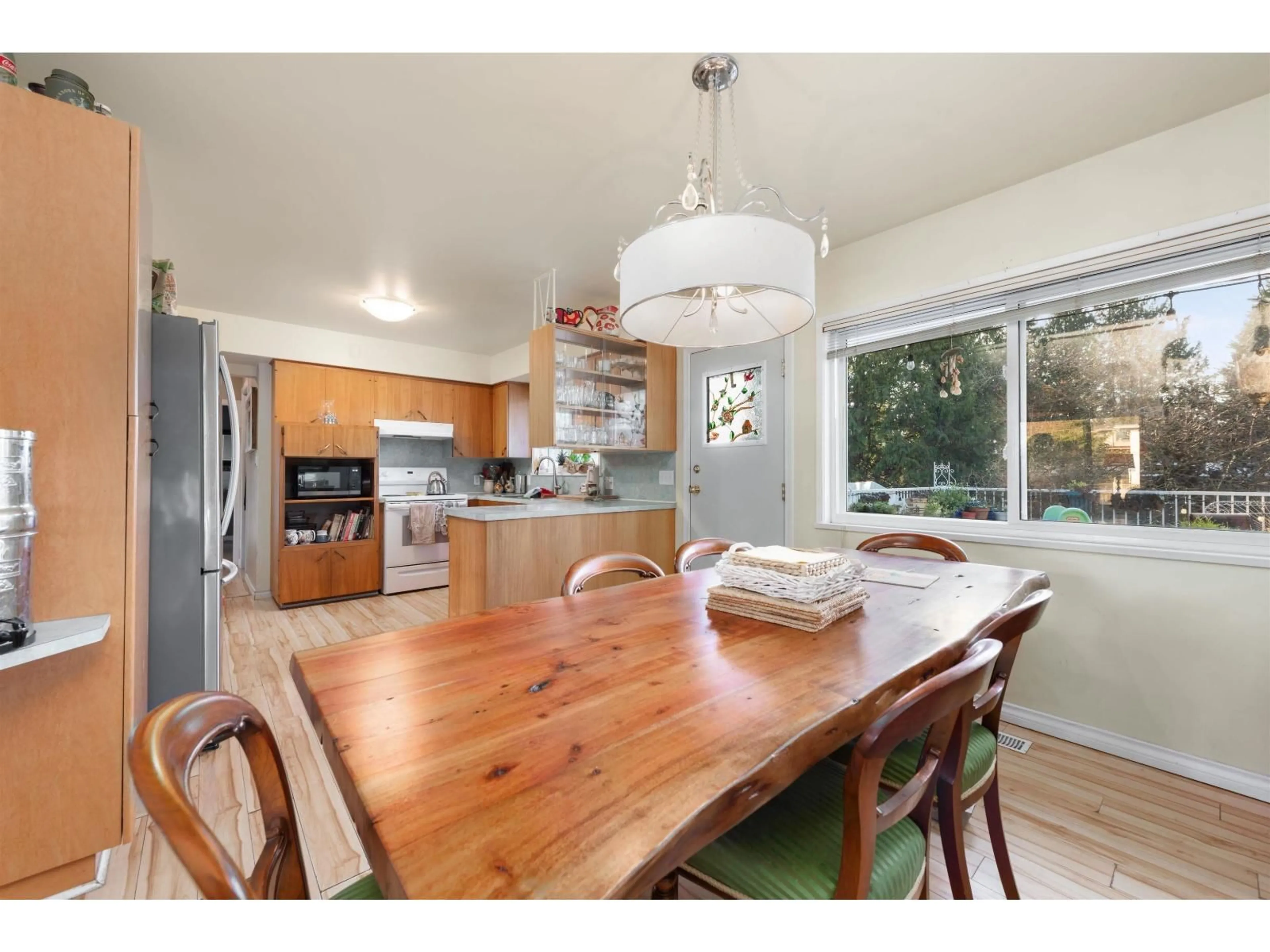 Open concept kitchen, wood/laminate floor for 13890 BLACKBURN AVENUE, White Rock British Columbia V4B2Z2