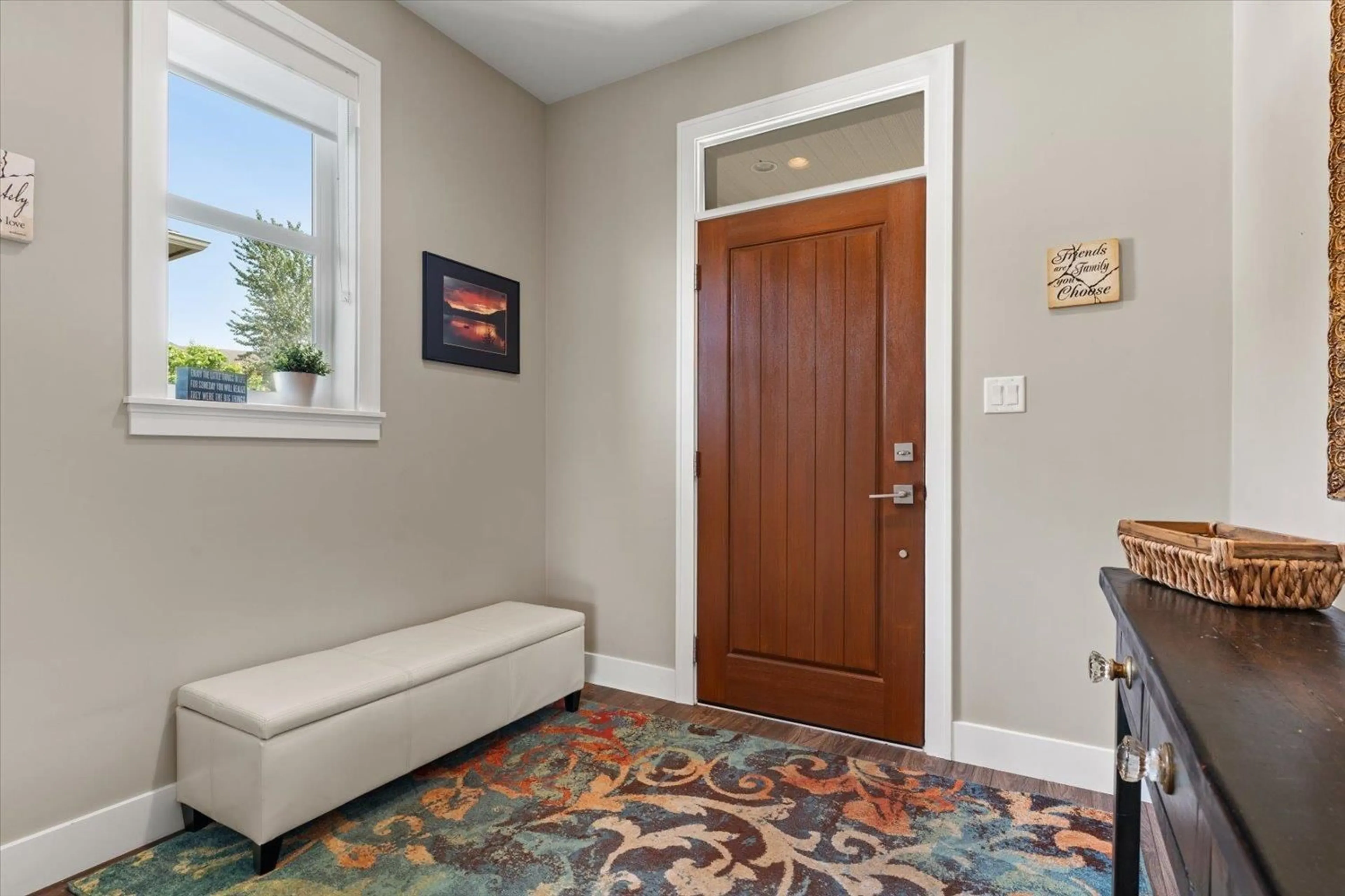 Indoor entryway for 48 - 43685 CHILLIWACK MOUNTAIN ROAD, Chilliwack British Columbia V2R0X5