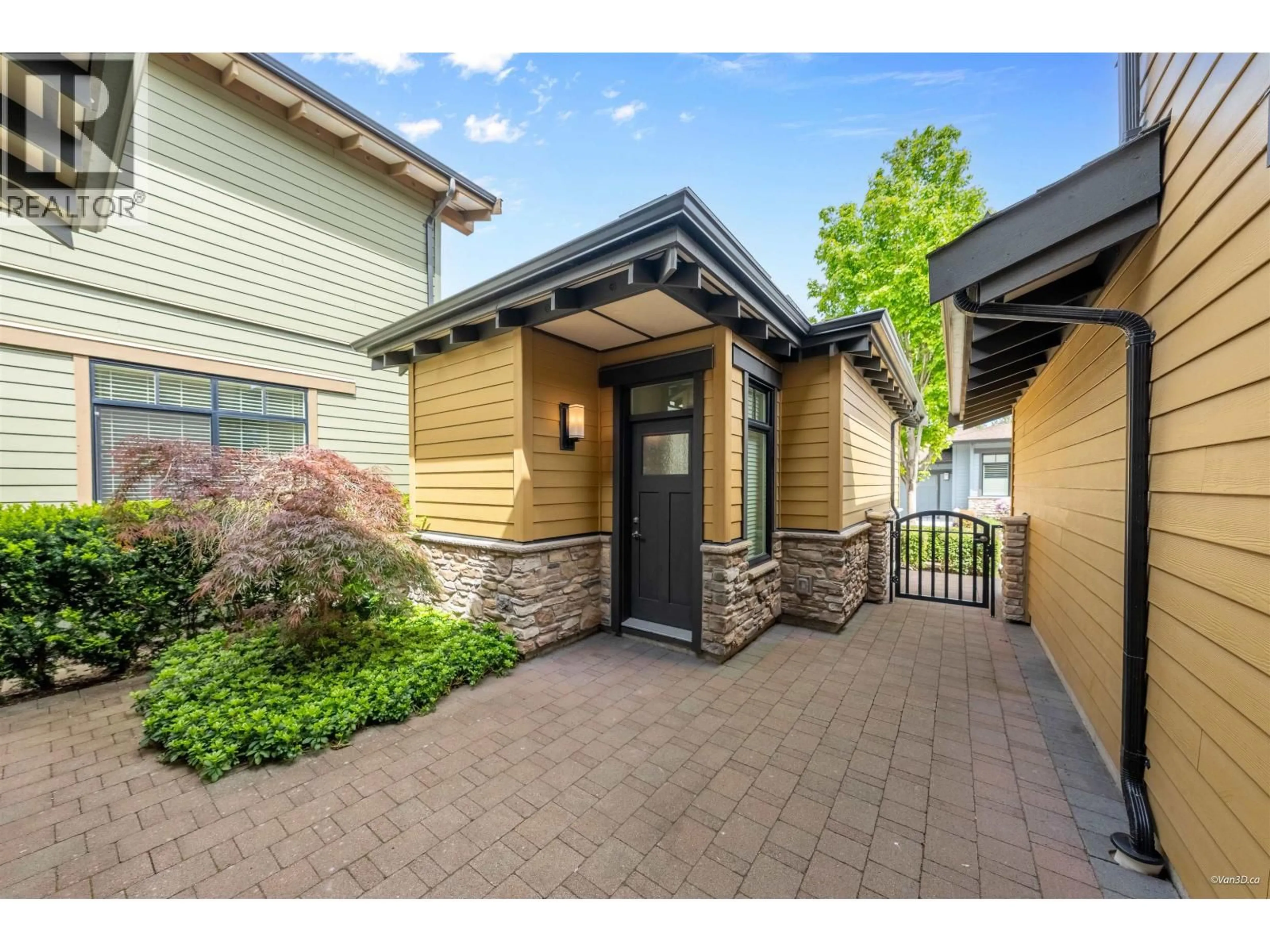 Indoor entryway for 1605 FIR SPRINGS LANE, Tsawwassen British Columbia V4M0A7