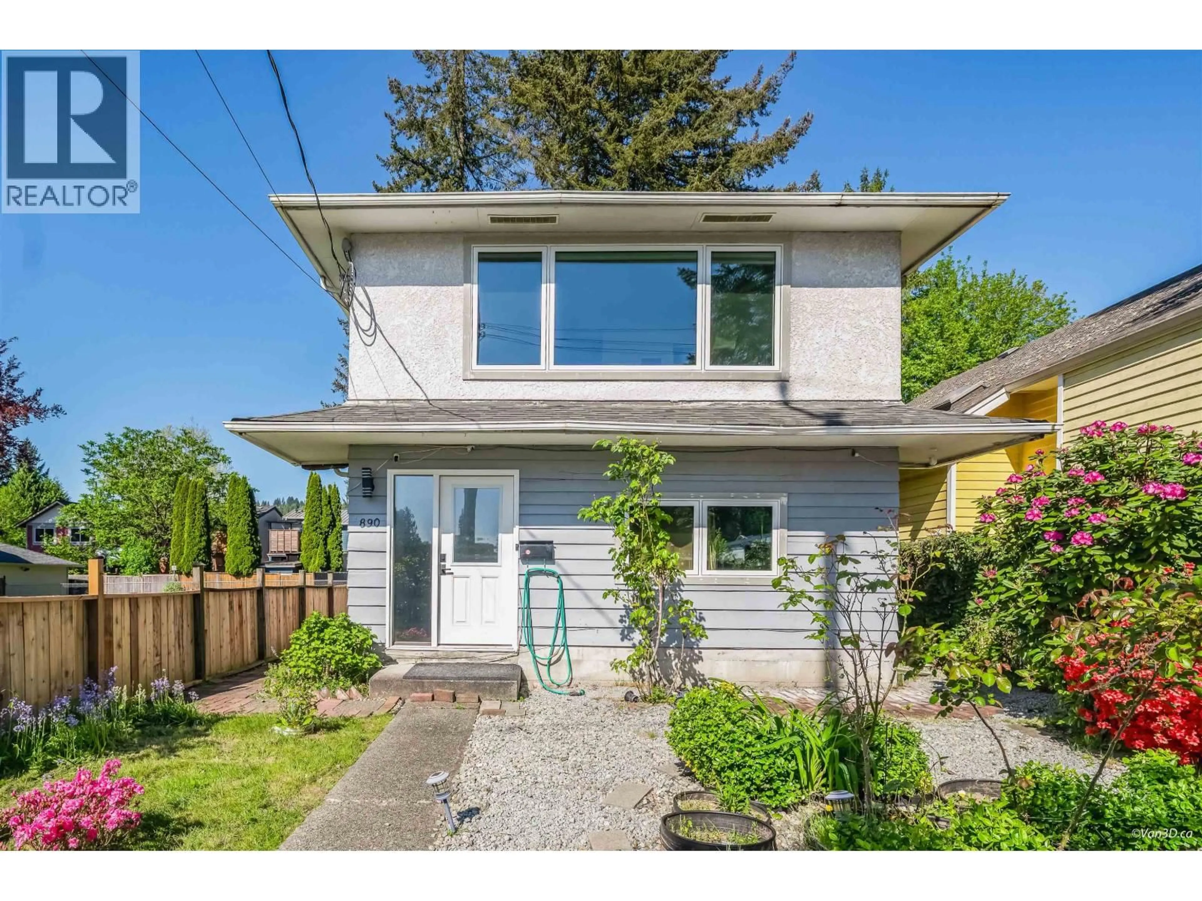 Home with vinyl exterior material, street for 890 WESTWOOD STREET, Coquitlam British Columbia V3C3L3
