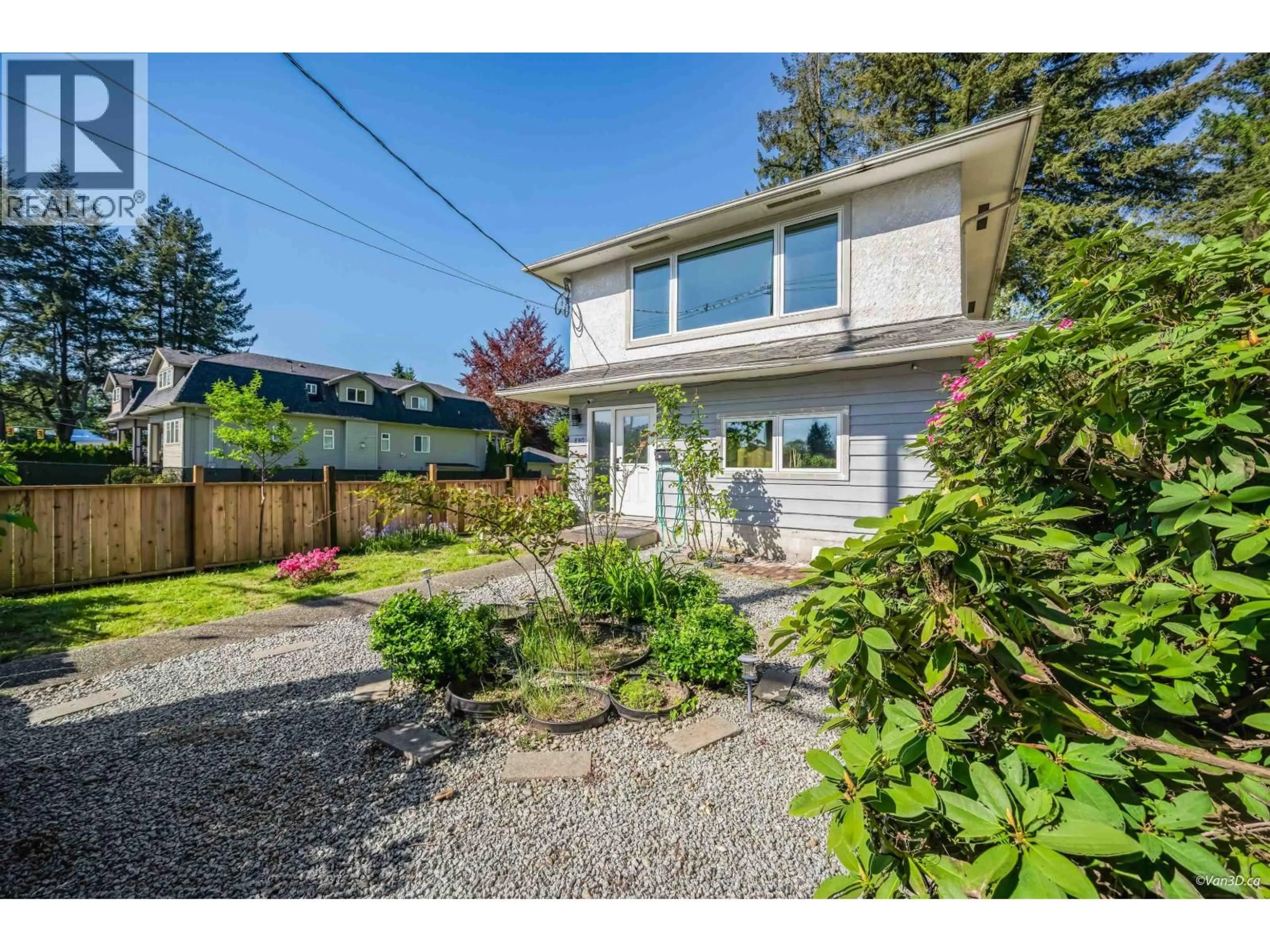 A pic from outside/outdoor area/front of a property/back of a property/a pic from drone, street for 890 WESTWOOD STREET, Coquitlam British Columbia V3C3L3