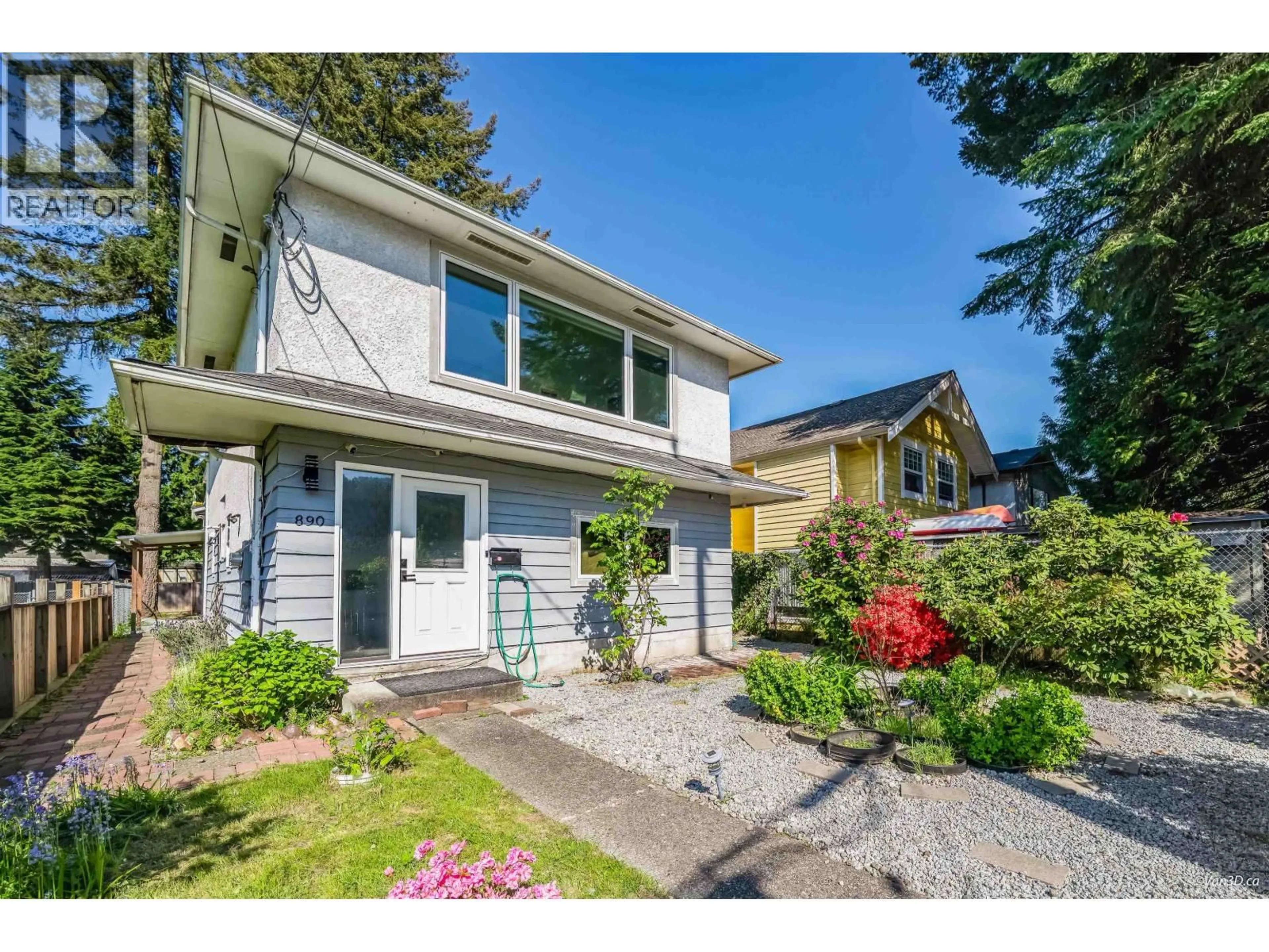 Home with vinyl exterior material, street for 890 WESTWOOD STREET, Coquitlam British Columbia V3C3L3