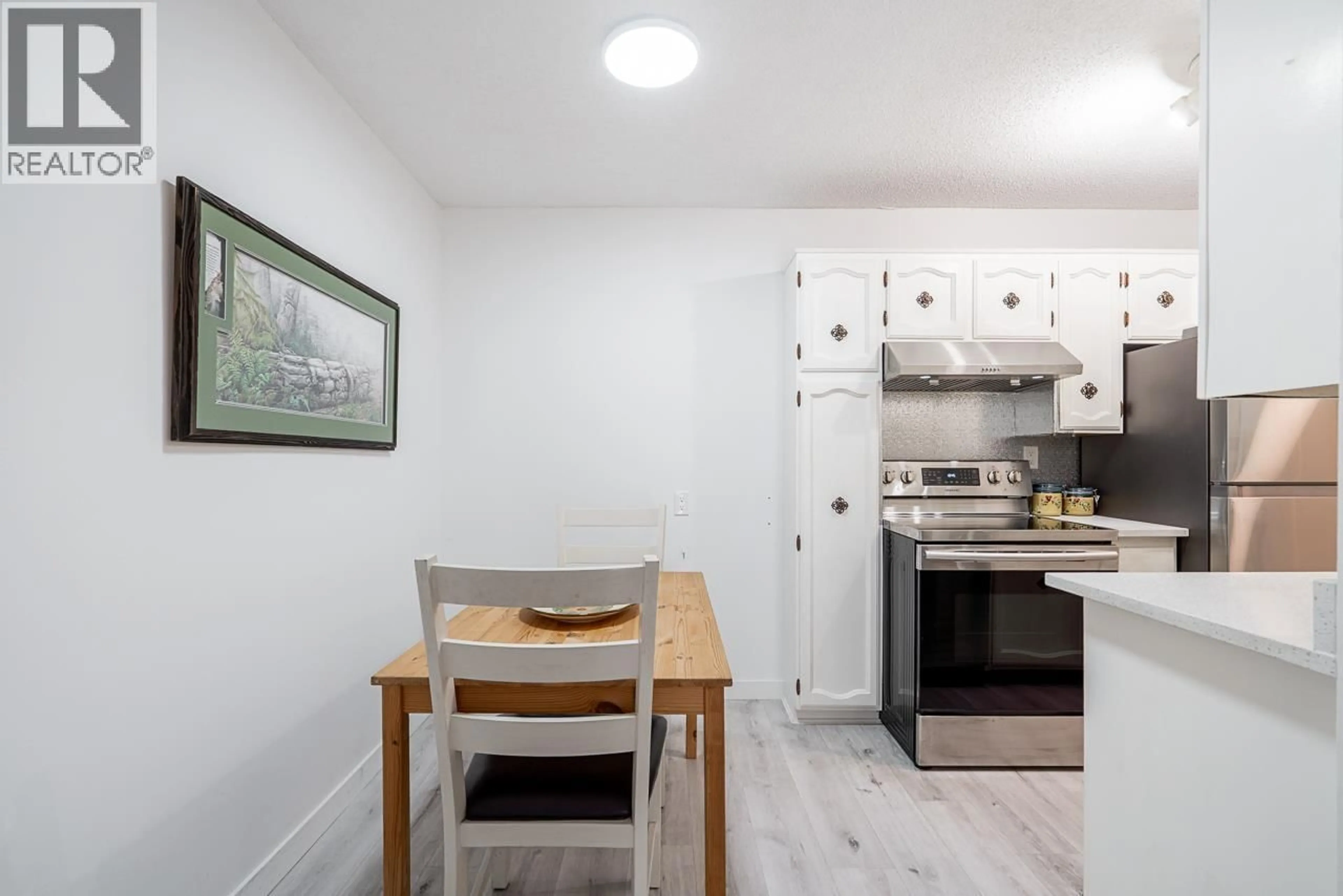 Standard kitchen, unknown for 318 - 750 7TH AVENUE, Vancouver British Columbia V5T4H5
