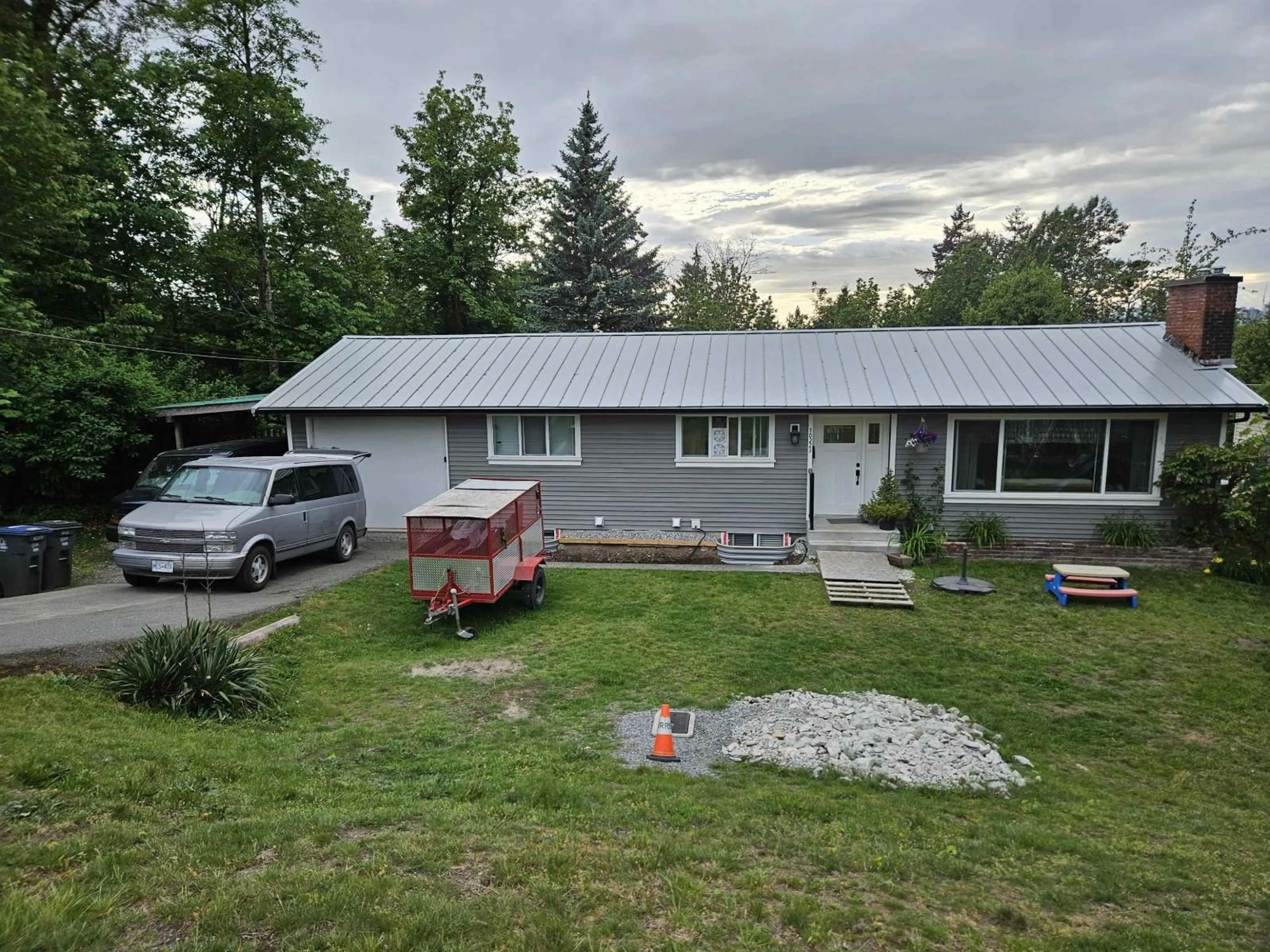 A pic from outside/outdoor area/front of a property/back of a property/a pic from drone, unknown for 10223 124 STREET, Surrey British Columbia V3V4T4