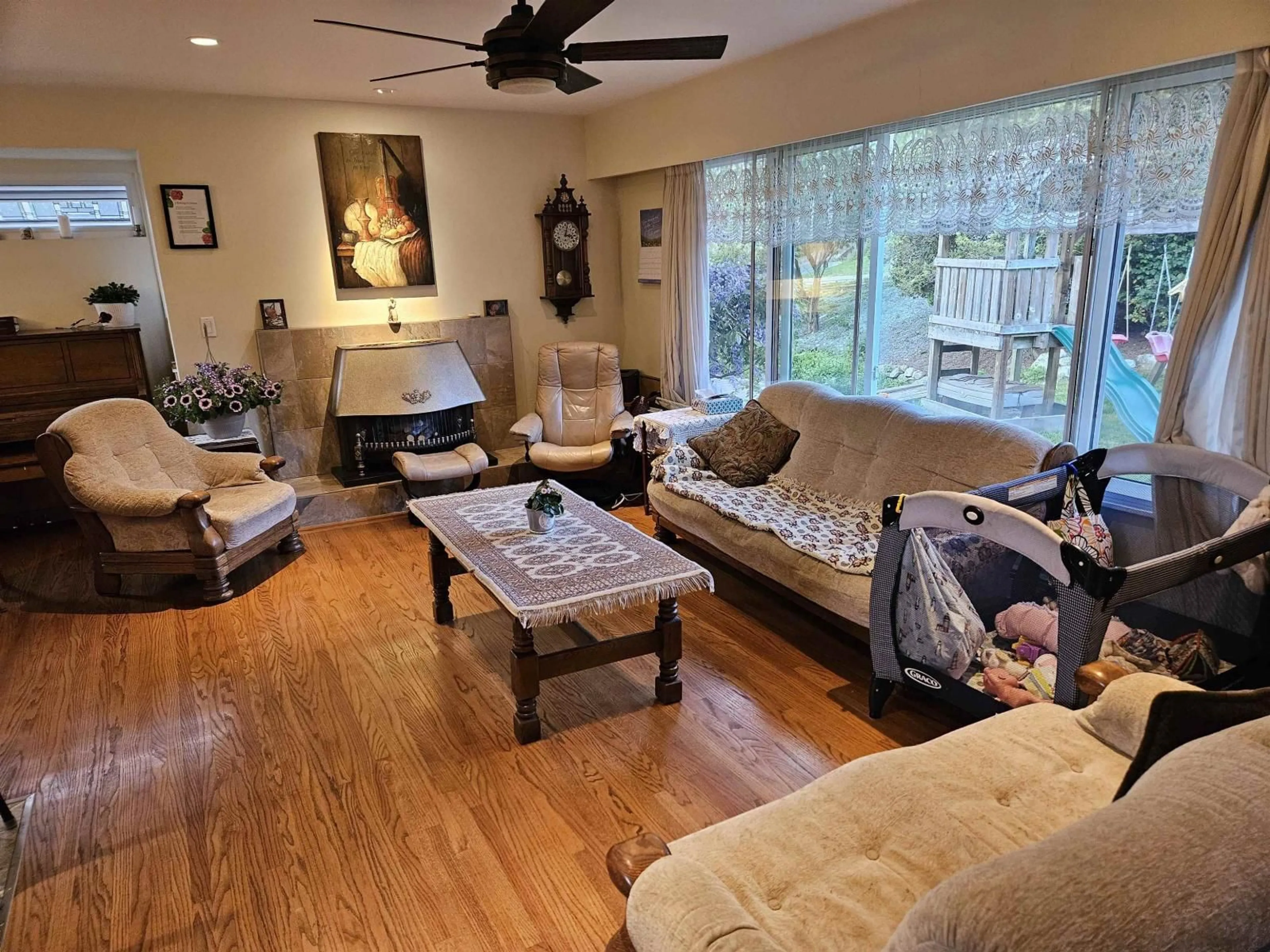 Living room with furniture, wood/laminate floor for 10223 124 STREET, Surrey British Columbia V3V4T4
