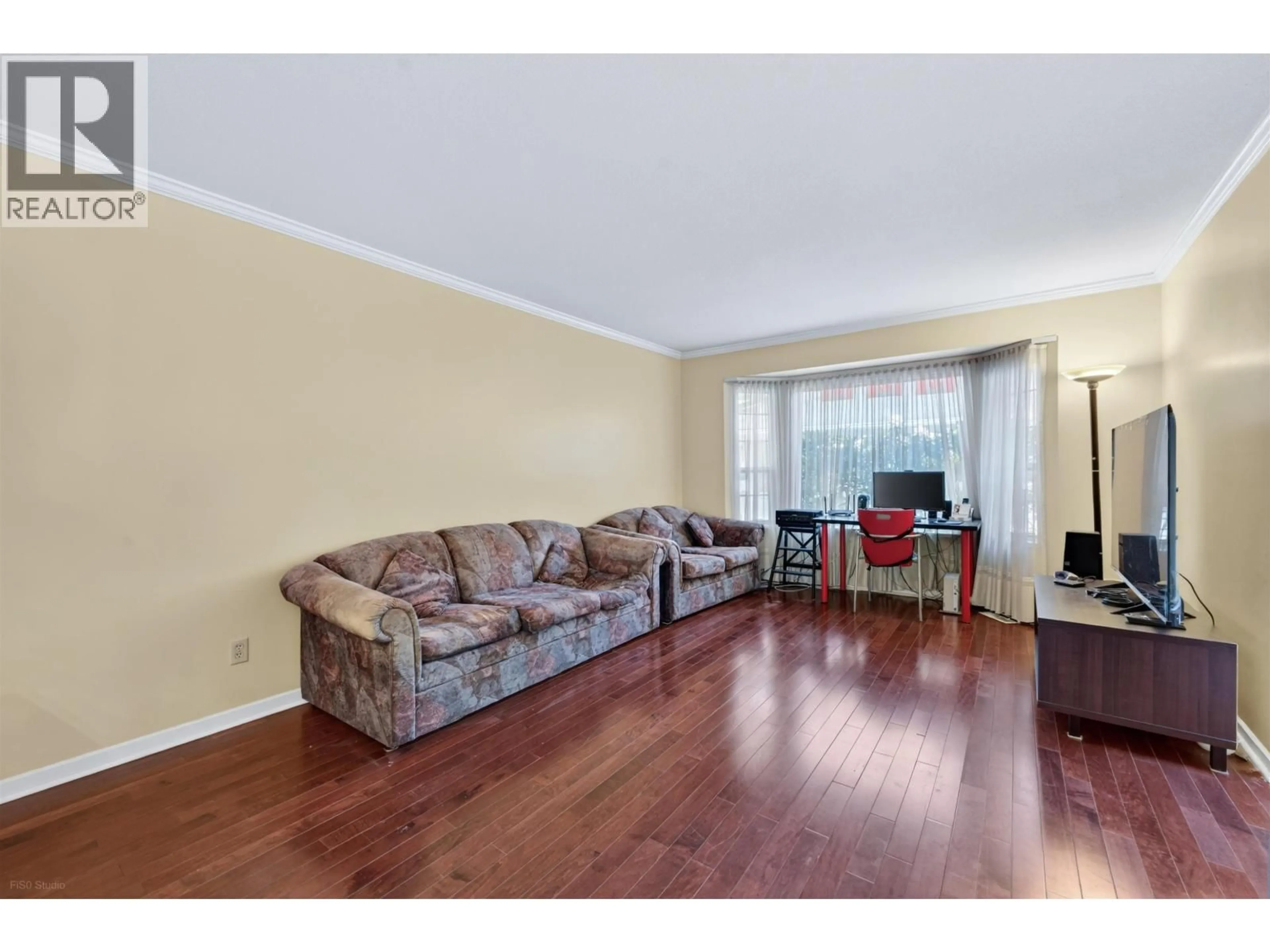 Living room with furniture, wood/laminate floor for 5 - 7531 NO. 1 ROAD, Richmond British Columbia V7C1T7
