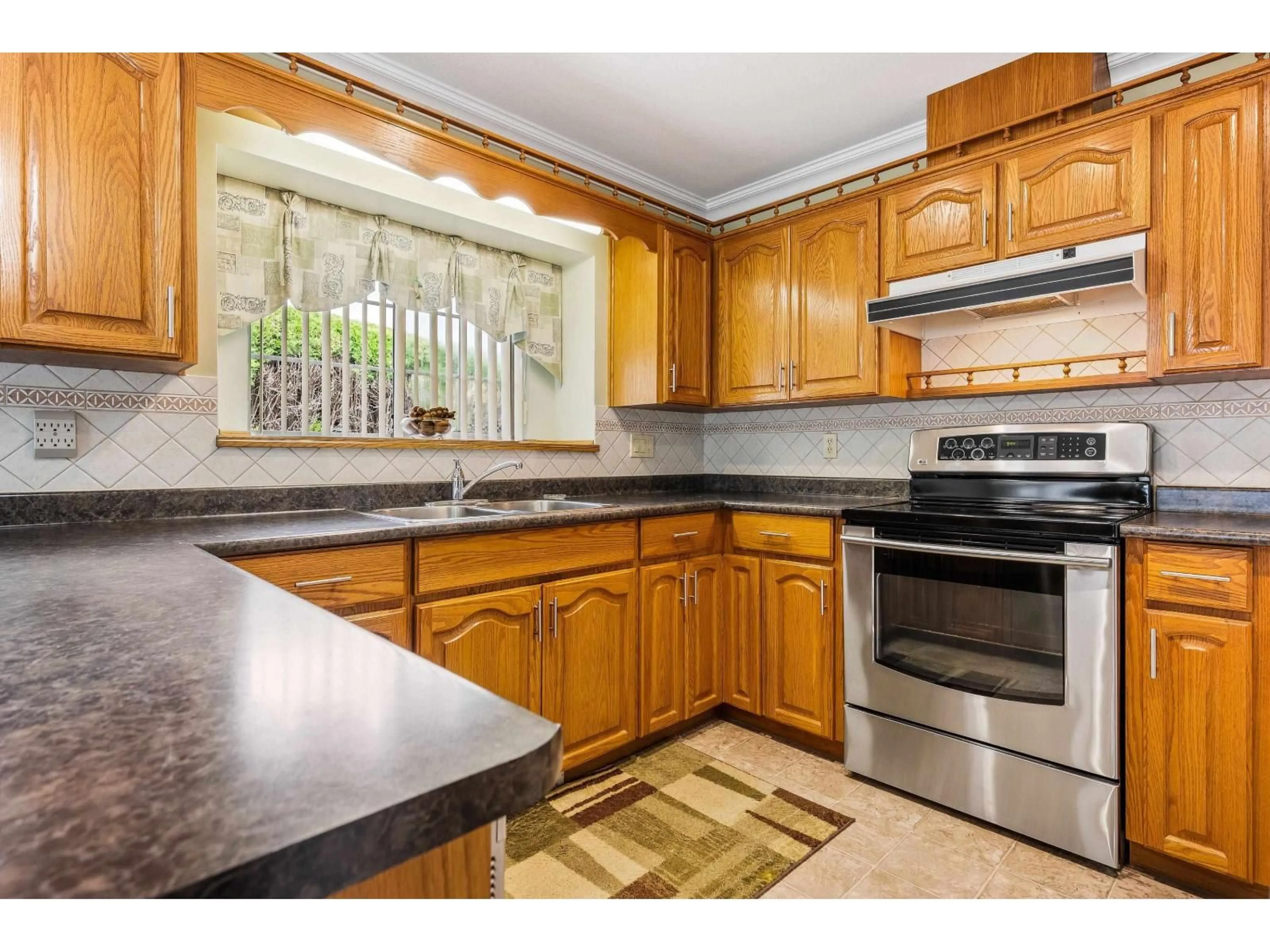 Standard kitchen, unknown for 1 - 2988 HORN STREET, Abbotsford British Columbia V2S3C1