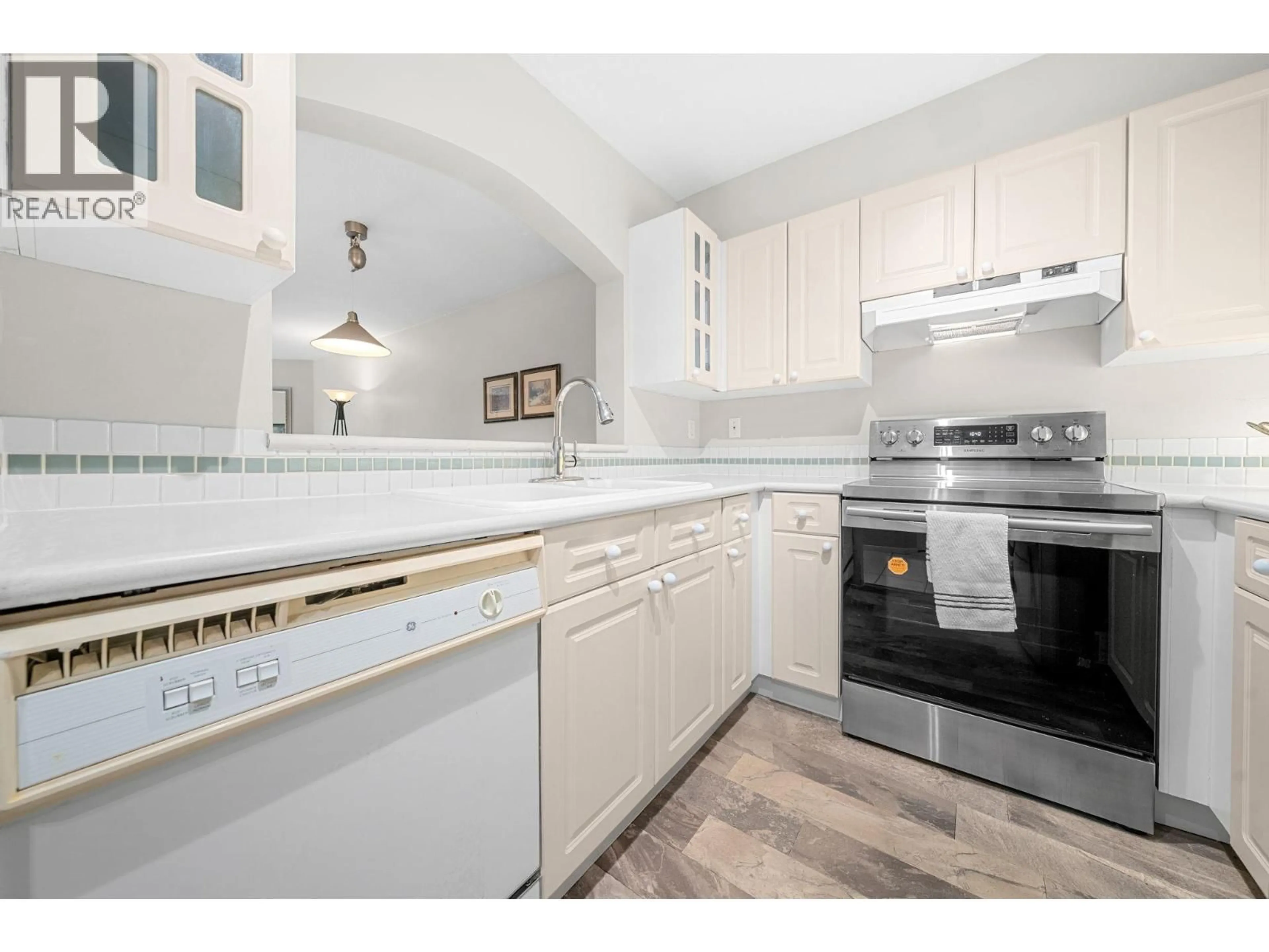 Standard kitchen, unknown for 409 - 3738 NORFOLK STREET, Burnaby British Columbia V5G4V4