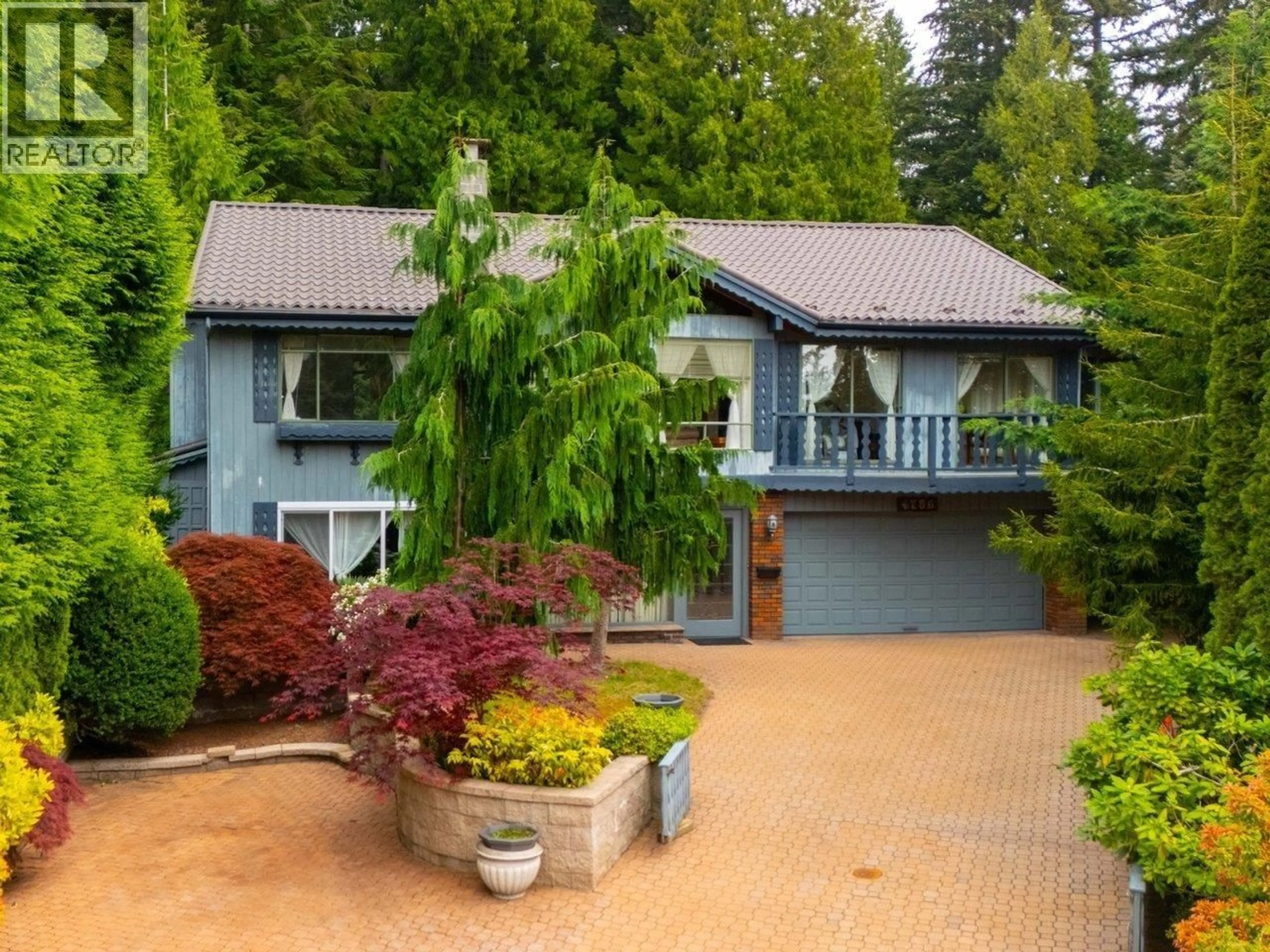 Home with vinyl exterior material, street for 4786 ARMOUR COURT, North Vancouver British Columbia V7K2W6