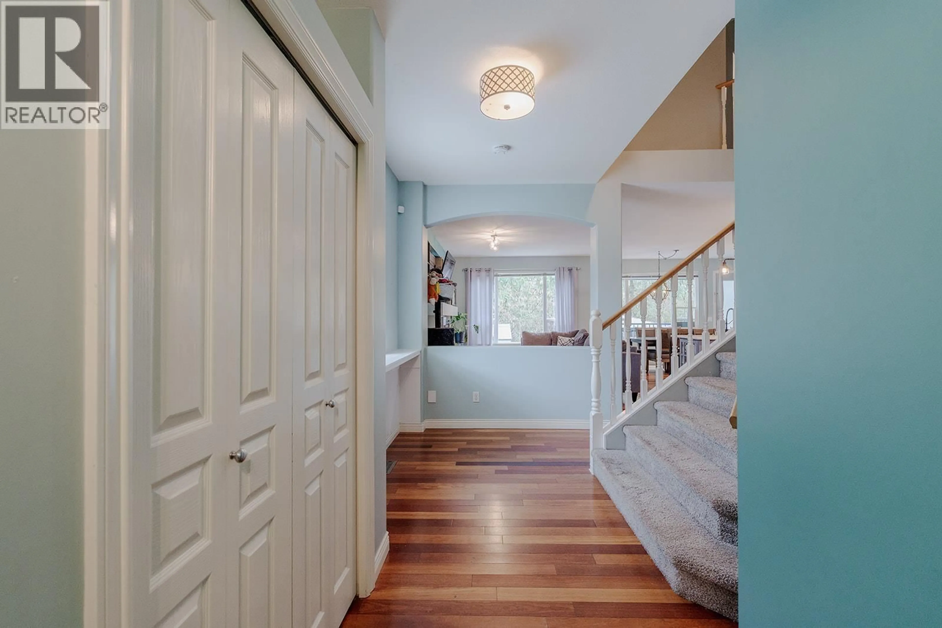 Indoor entryway for 24330 100B AVENUE, Maple Ridge British Columbia V2W1X3