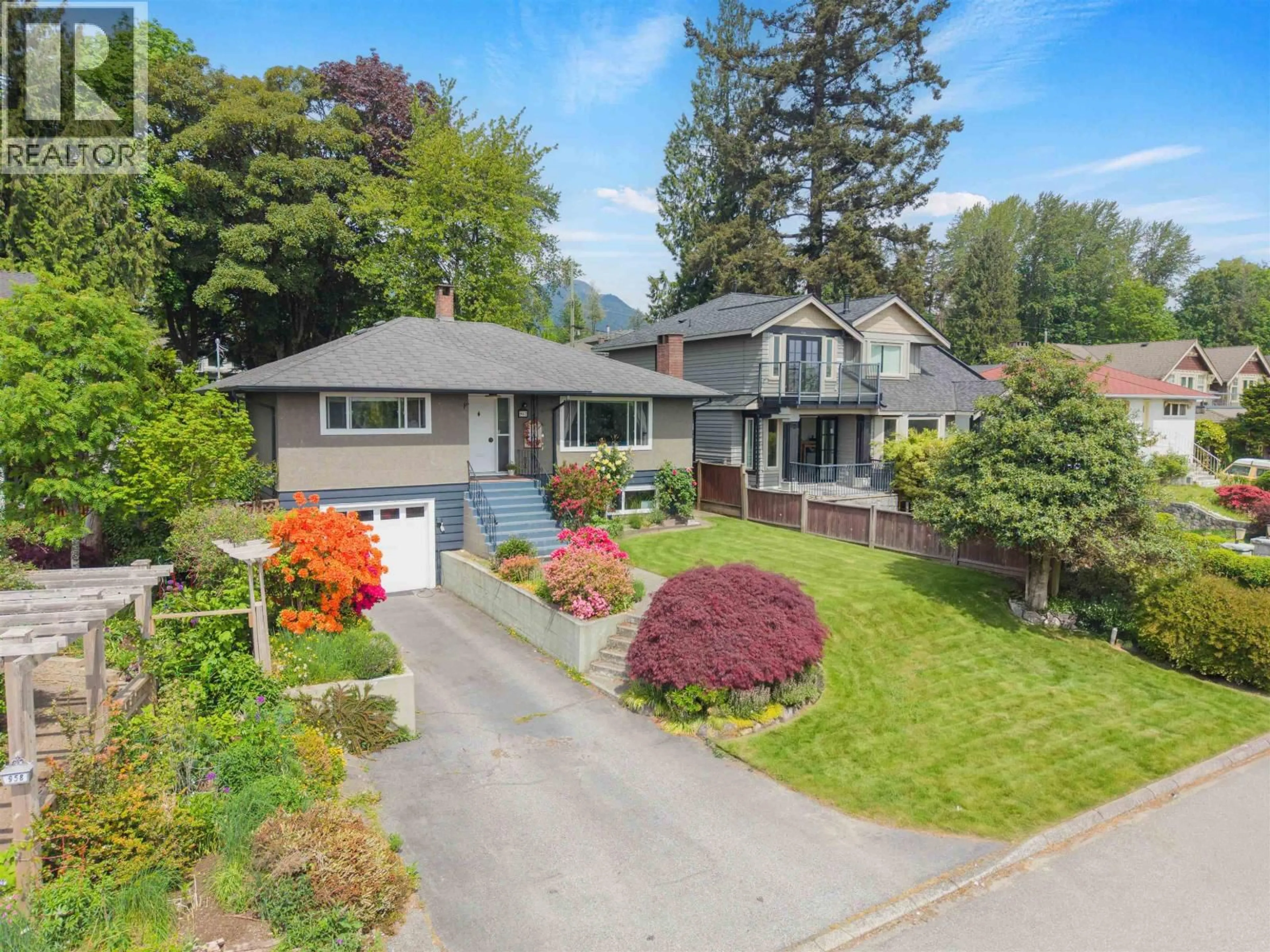 A pic from outside/outdoor area/front of a property/back of a property/a pic from drone, street for 962 WHITCHURCH STREET, North Vancouver British Columbia V7L2A6