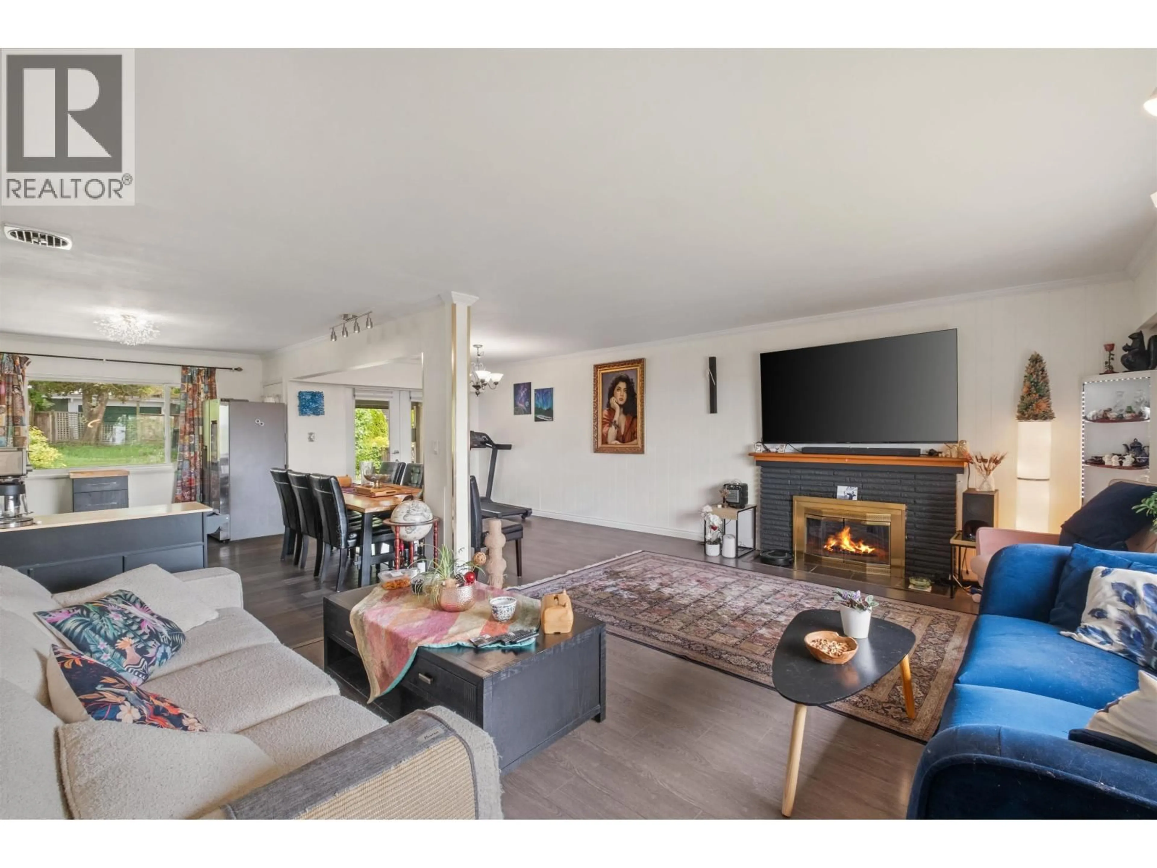 Living room with furniture, unknown for 962 WHITCHURCH STREET, North Vancouver British Columbia V7L2A6