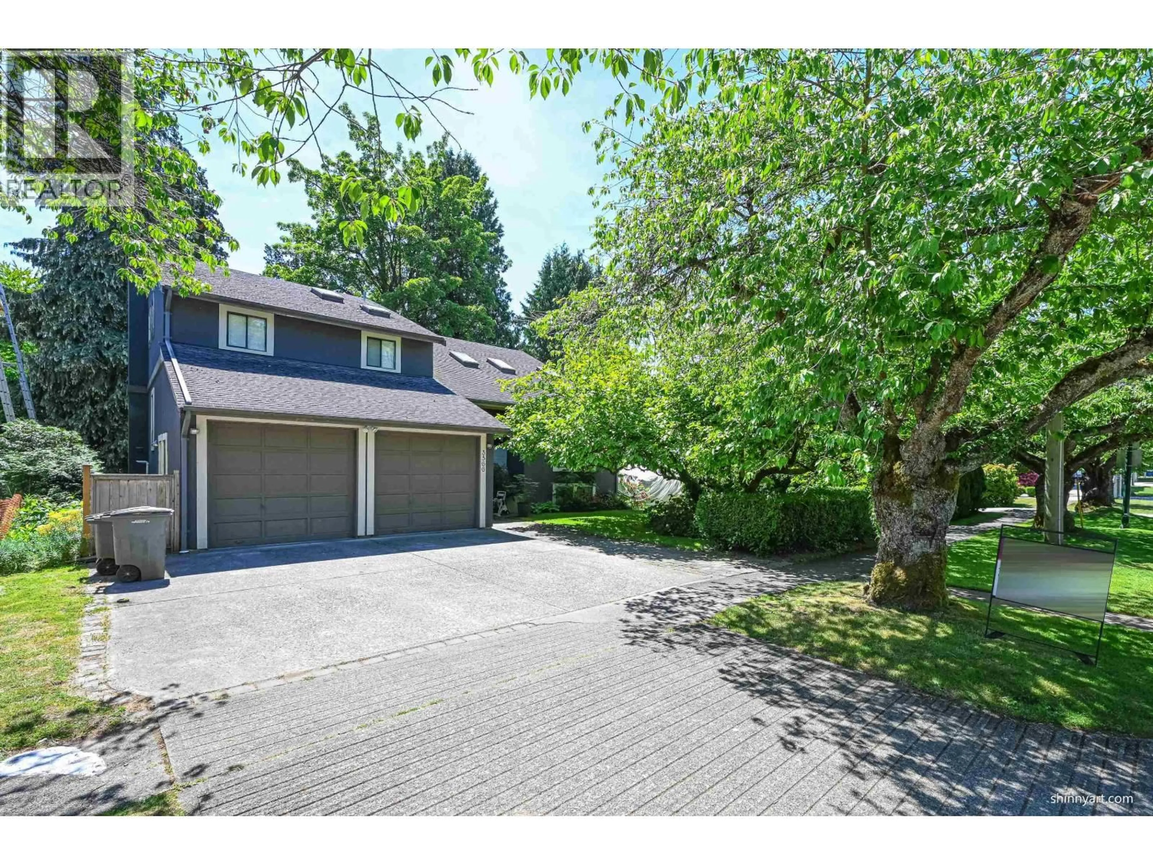 A pic from outside/outdoor area/front of a property/back of a property/a pic from drone, street for 3566 39TH AVENUE, Vancouver British Columbia V6N3A5