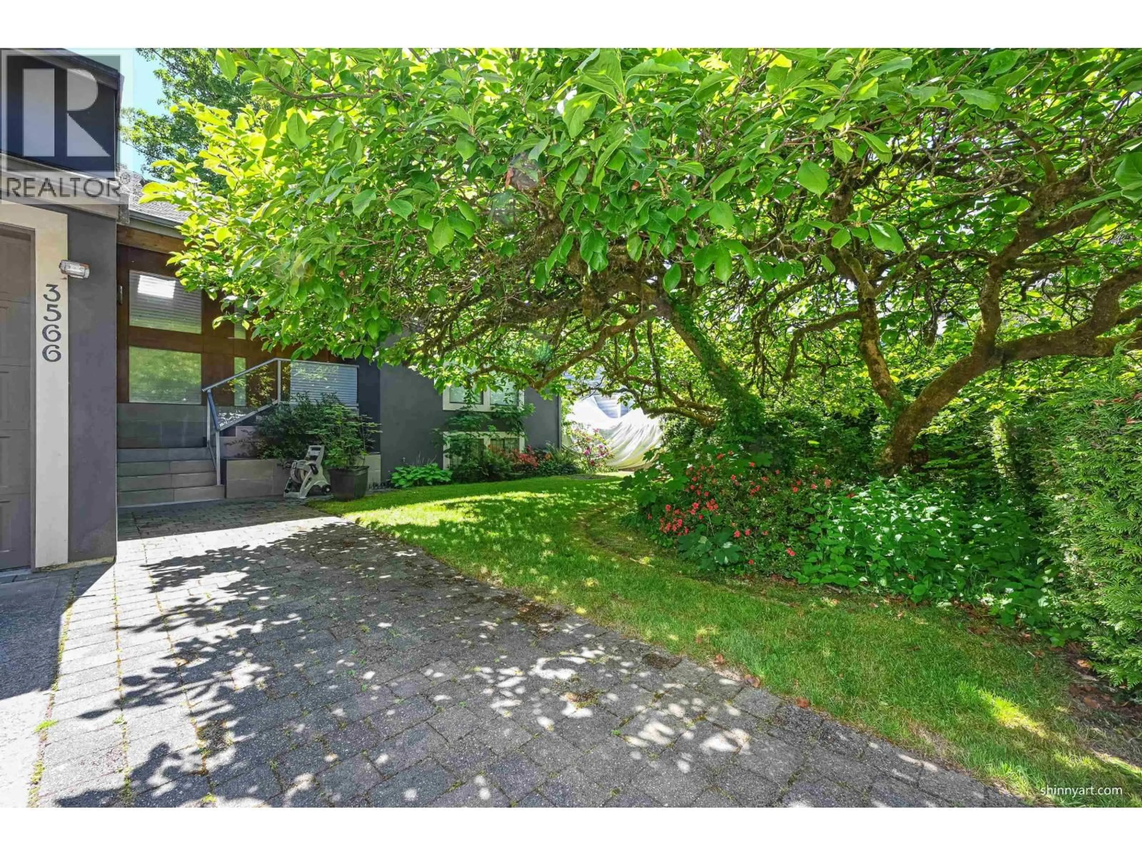 A pic from outside/outdoor area/front of a property/back of a property/a pic from drone, street for 3566 39TH AVENUE, Vancouver British Columbia V6N3A5