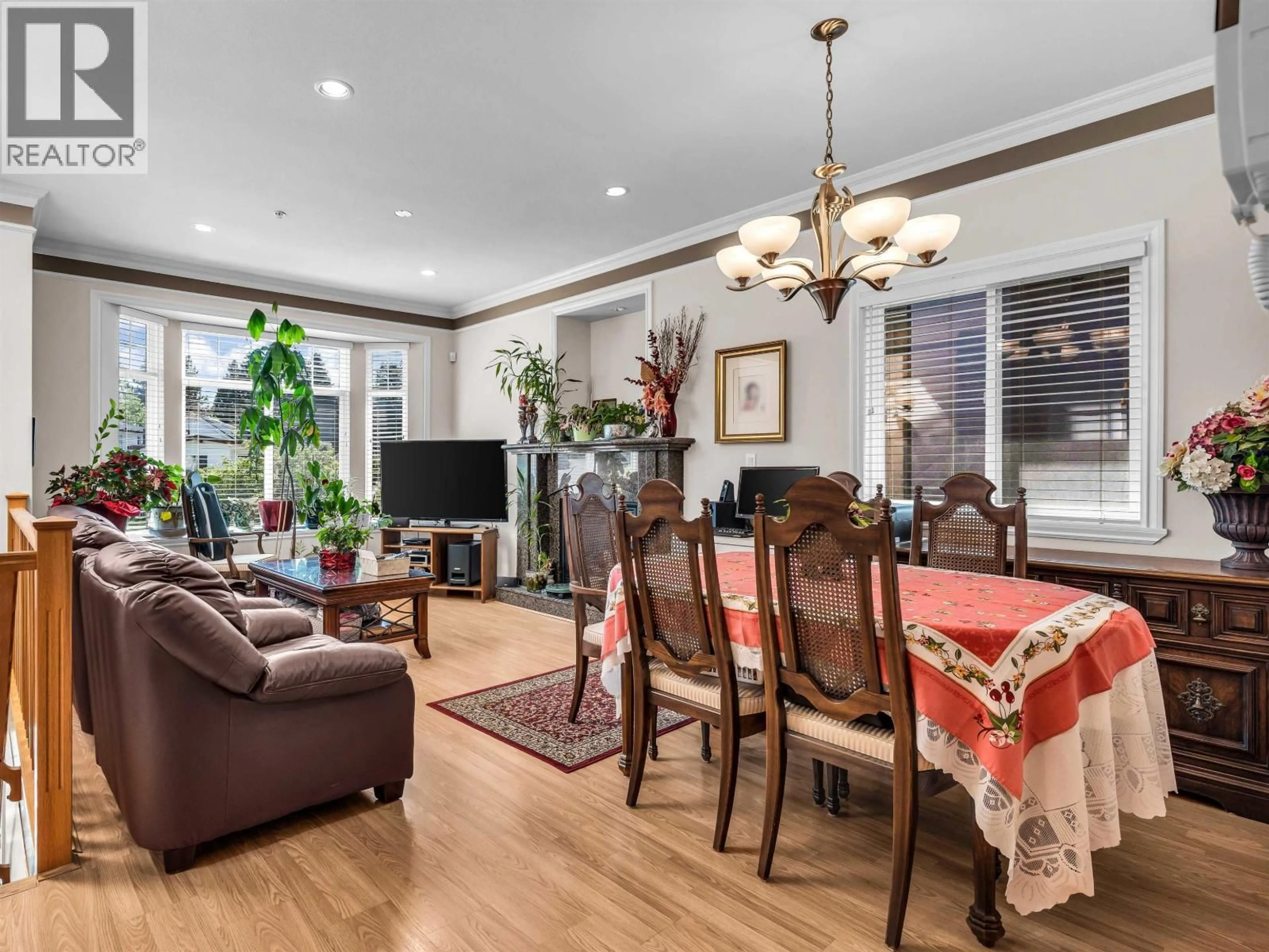 Dining room, wood/laminate floor for 3021 29TH AVENUE, Vancouver British Columbia V5R1V9