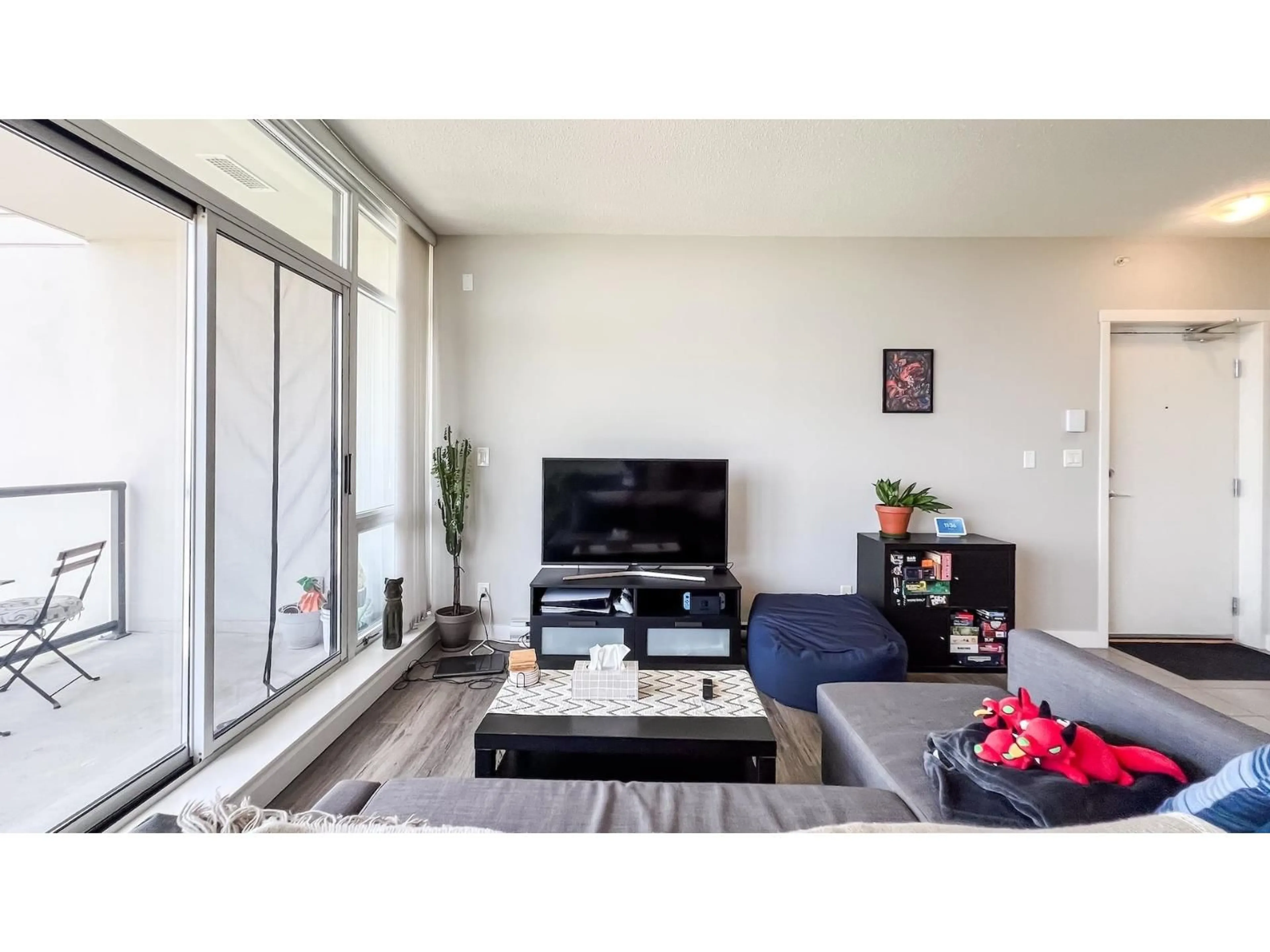 Living room with furniture, unknown for 2008 - 13399 104 AVENUE, Surrey British Columbia V3T0C9