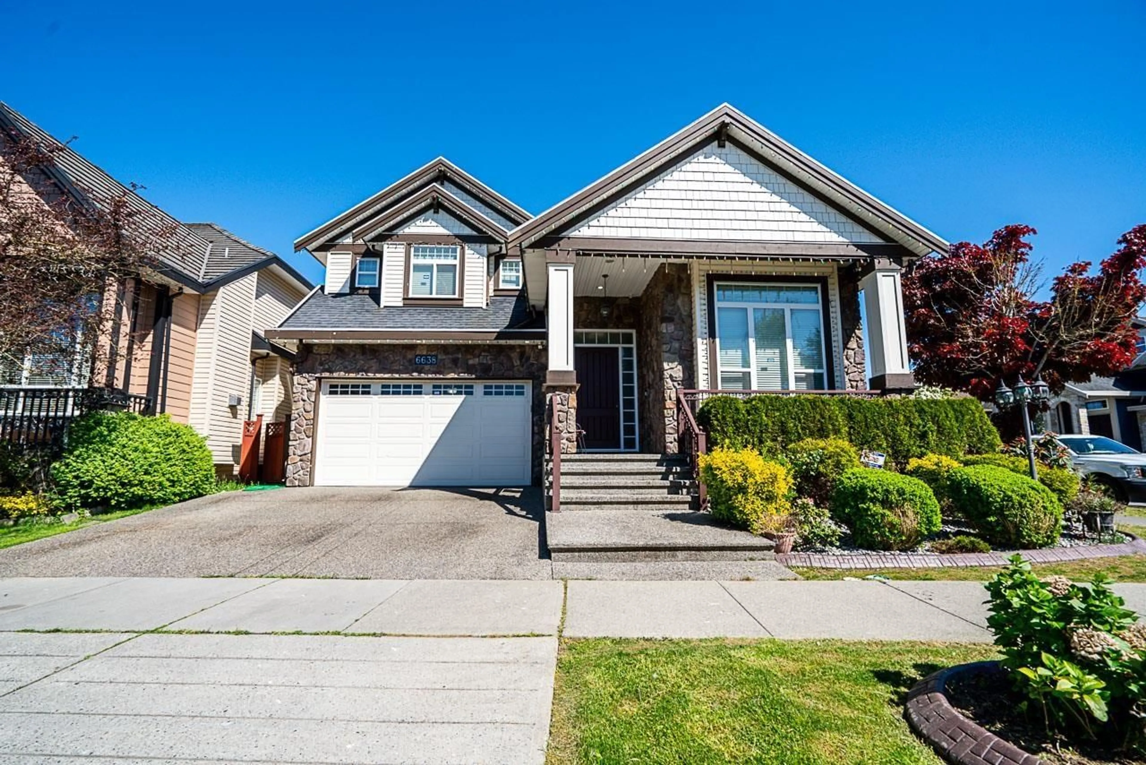 Home with vinyl exterior material, street for 6638 125A STREET, Surrey British Columbia V3W1V6