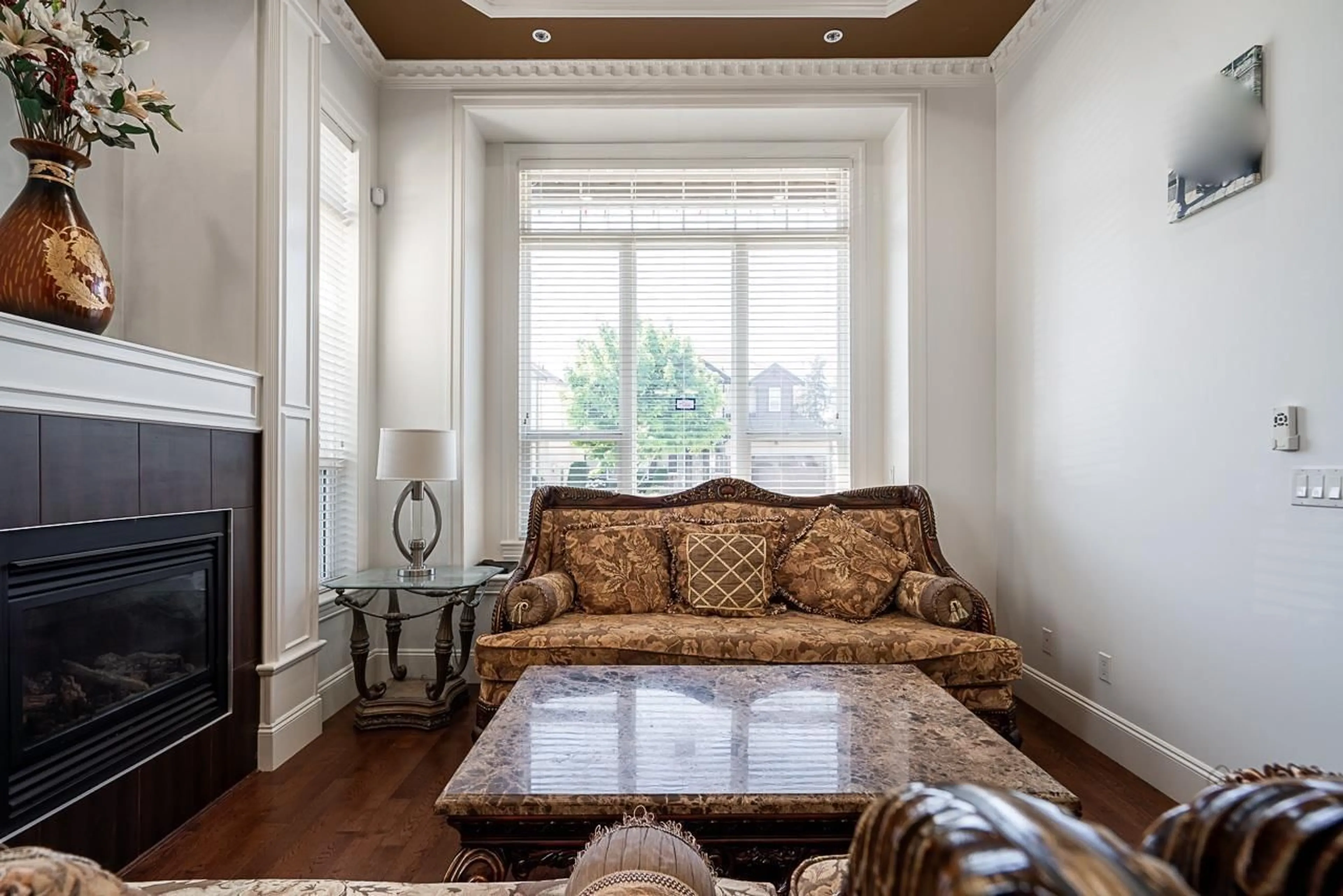 Living room with furniture, unknown for 6638 125A STREET, Surrey British Columbia V3W1V6