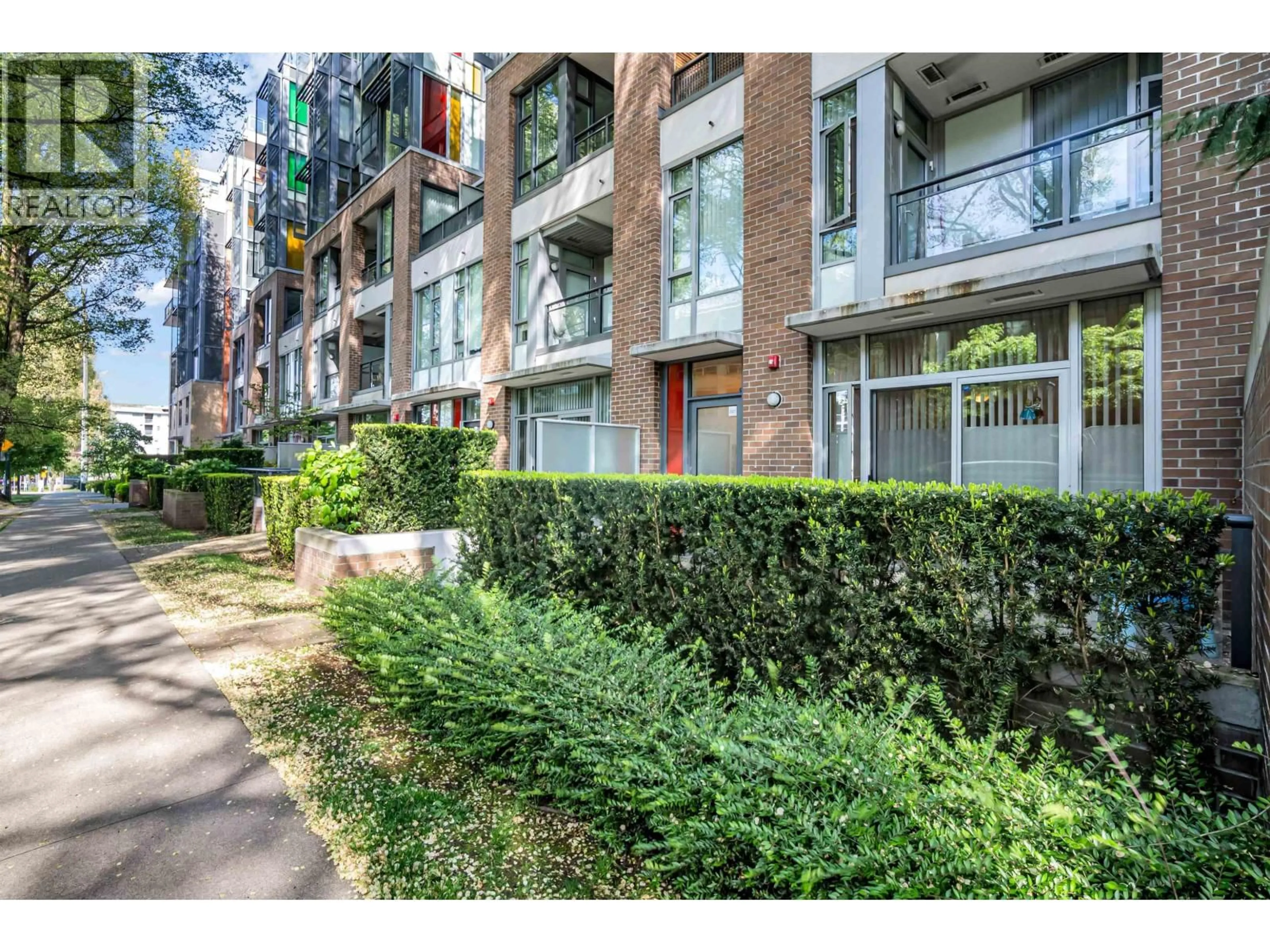 Patio, street for 2021 10TH AVENUE, Vancouver British Columbia V6J0H1