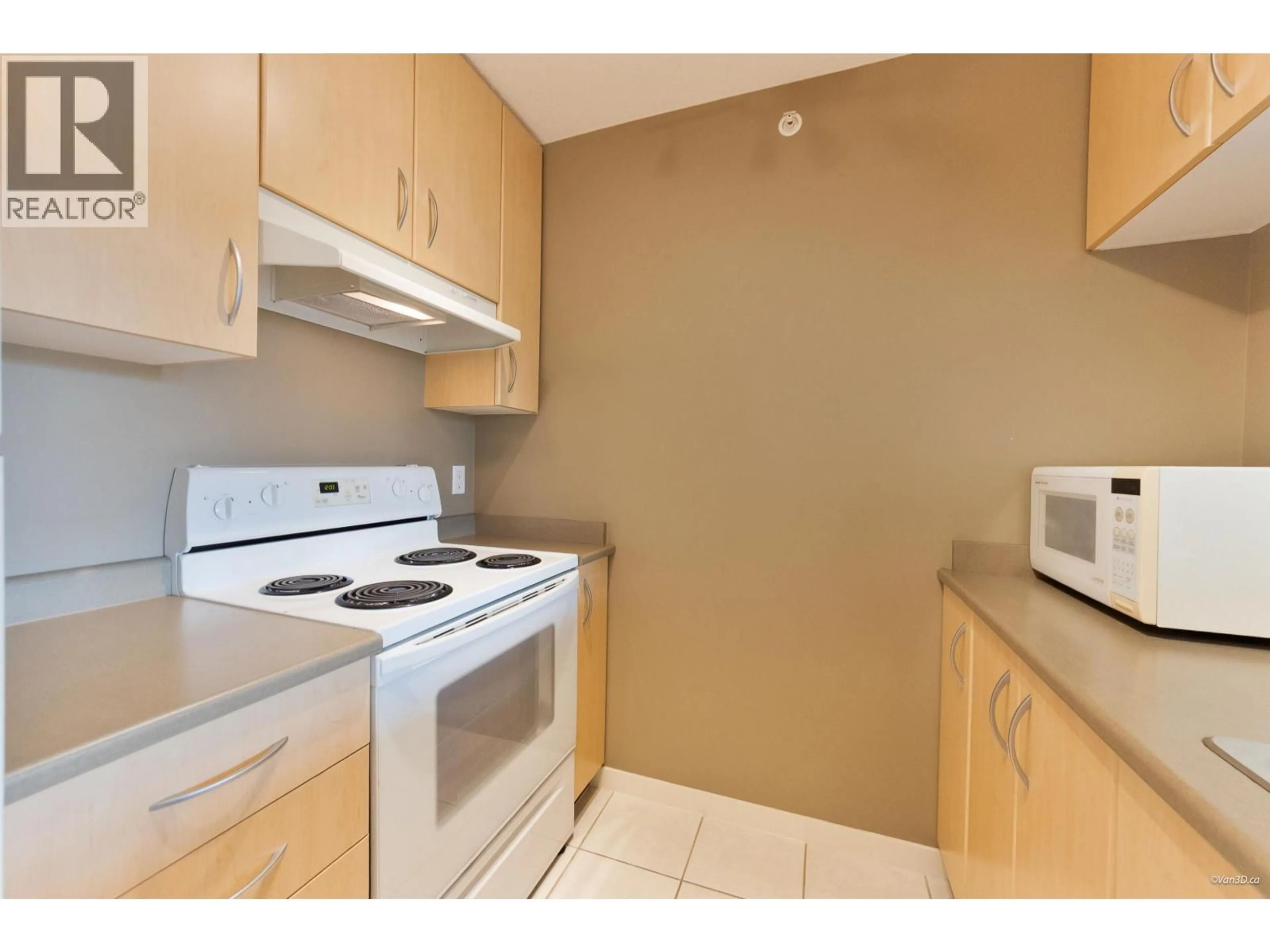 Standard kitchen, unknown for 312 - 3663 CROWLEY DRIVE, Vancouver British Columbia V5R6H4