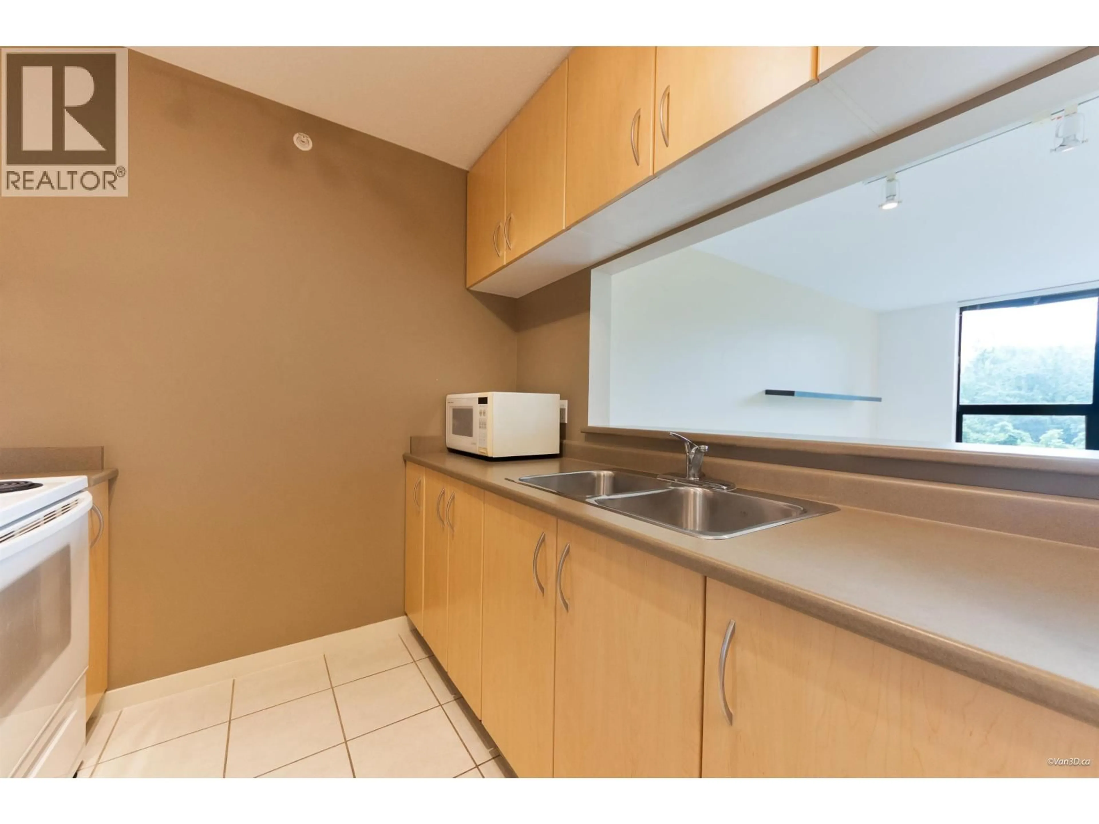 Standard kitchen, unknown for 312 - 3663 CROWLEY DRIVE, Vancouver British Columbia V5R6H4