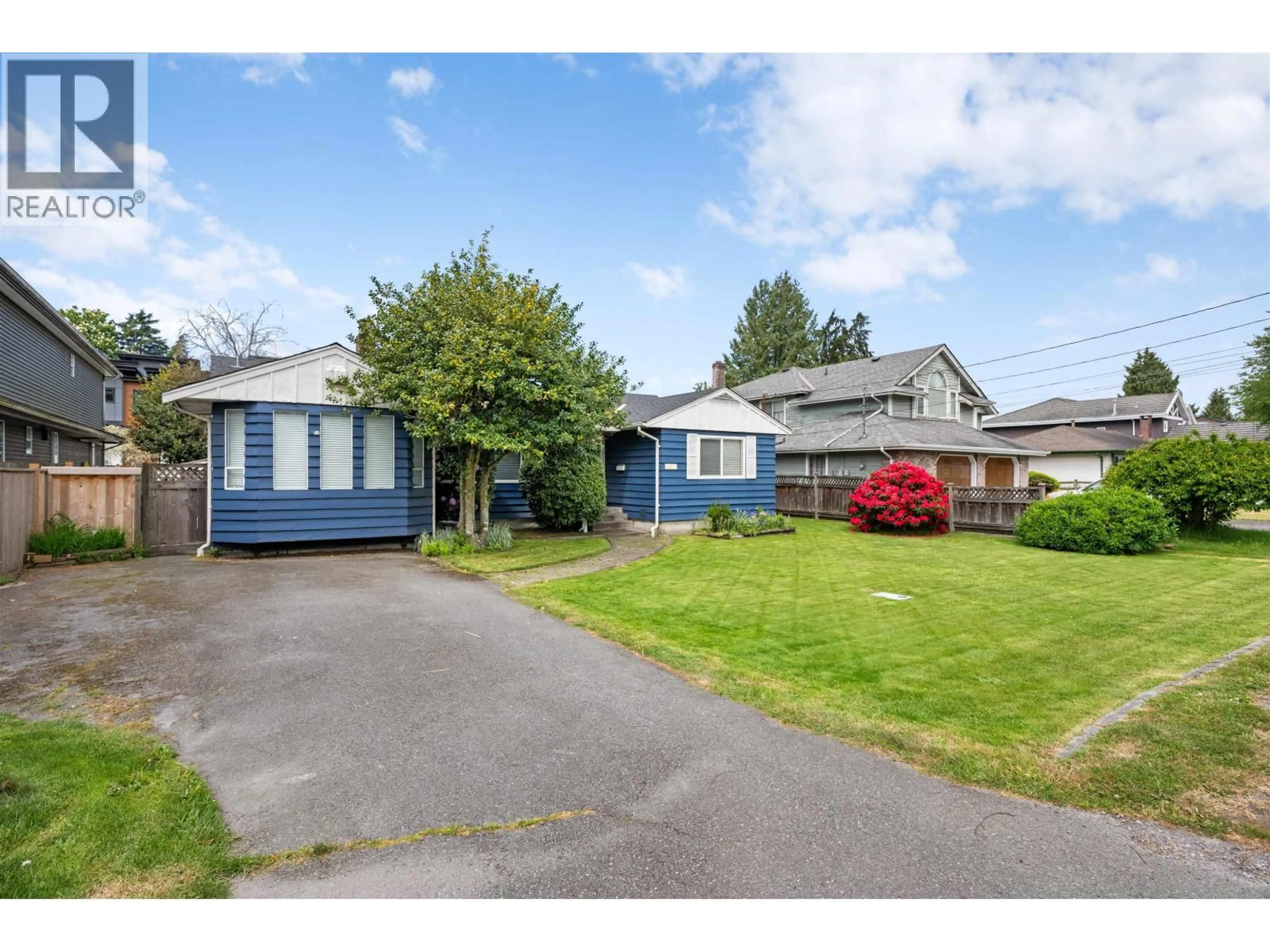 A pic from outside/outdoor area/front of a property/back of a property/a pic from drone, street for 10271 DENNIS CRESCENT, Richmond British Columbia V7A3R9