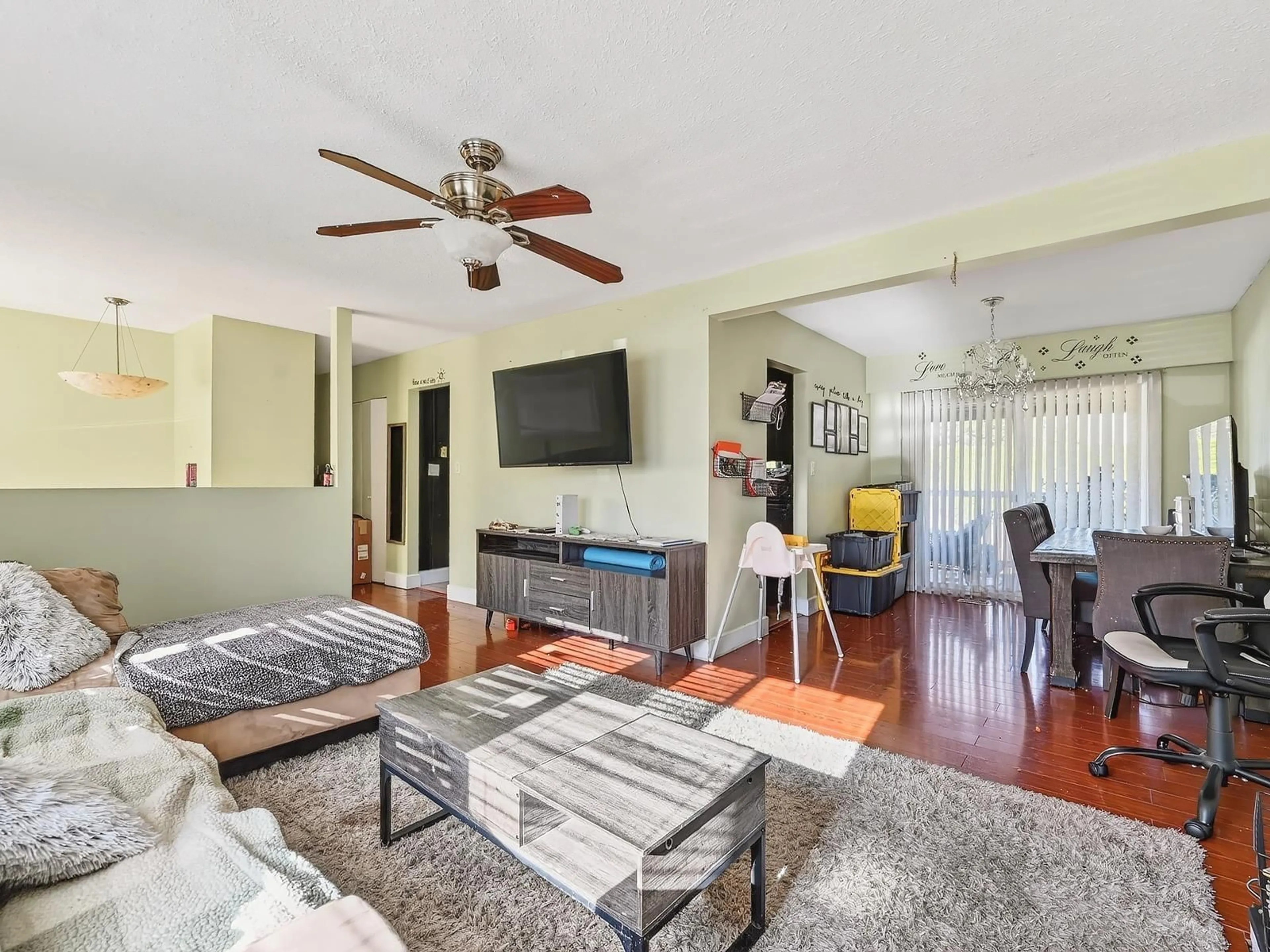 Living room with furniture, wood/laminate floor for 2068 RIDGEWAY STREET, Abbotsford British Columbia V2T3X7