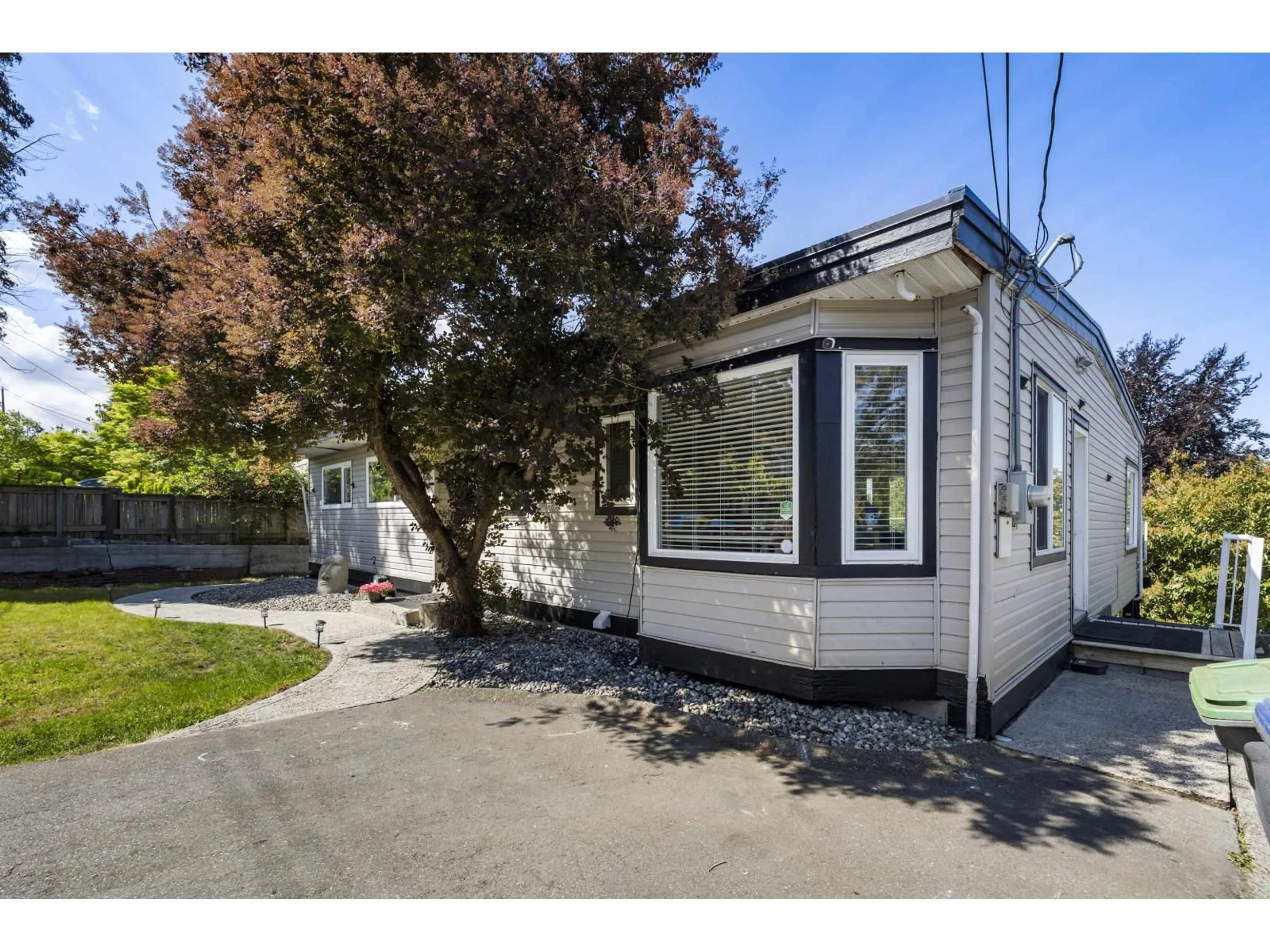 A pic from outside/outdoor area/front of a property/back of a property/a pic from drone, street for 10347 125 STREET, Surrey British Columbia V3V4Y6