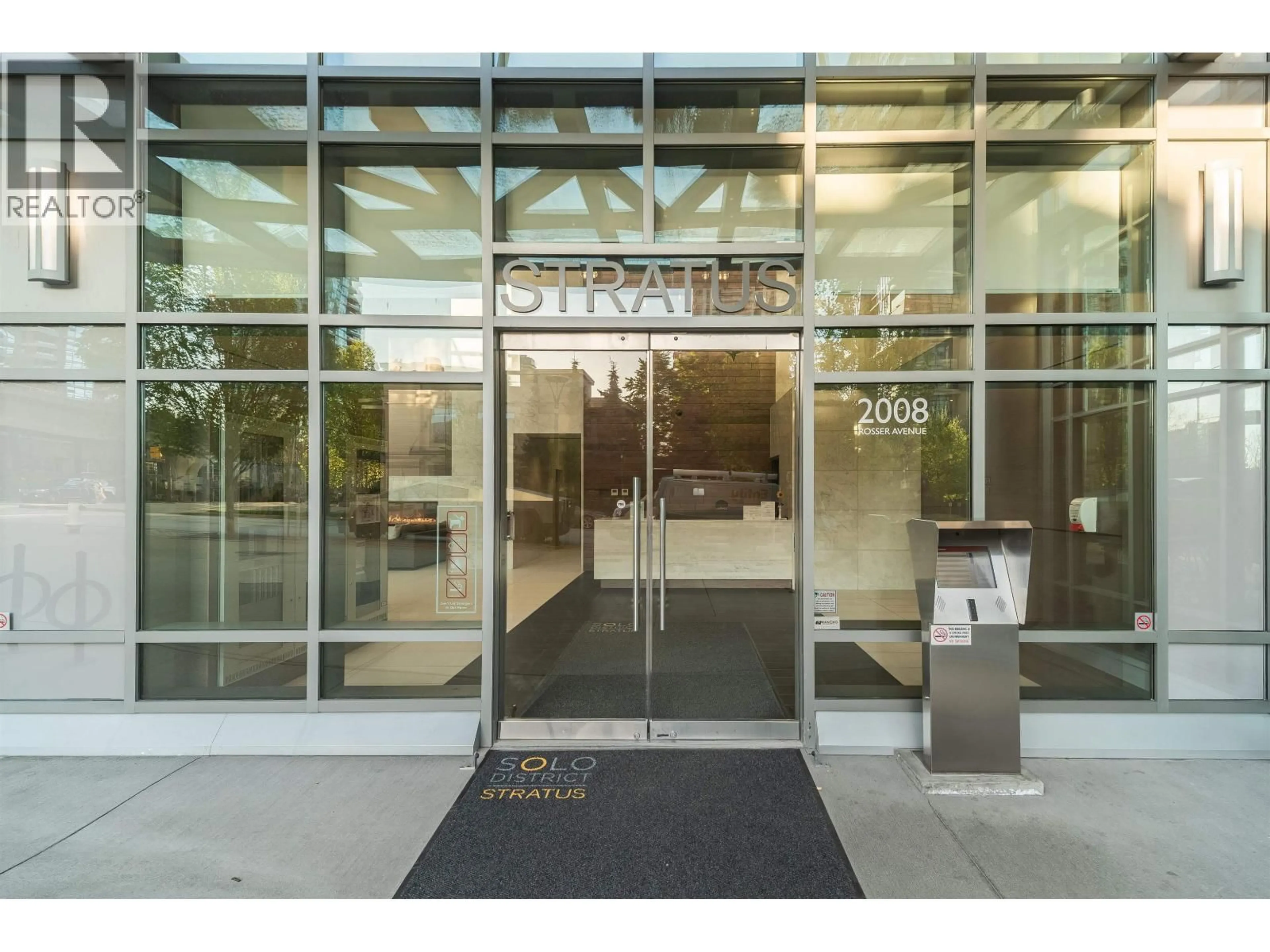 Indoor foyer for 2601 - 2008 ROSSER AVENUE, Burnaby British Columbia V5C0H8