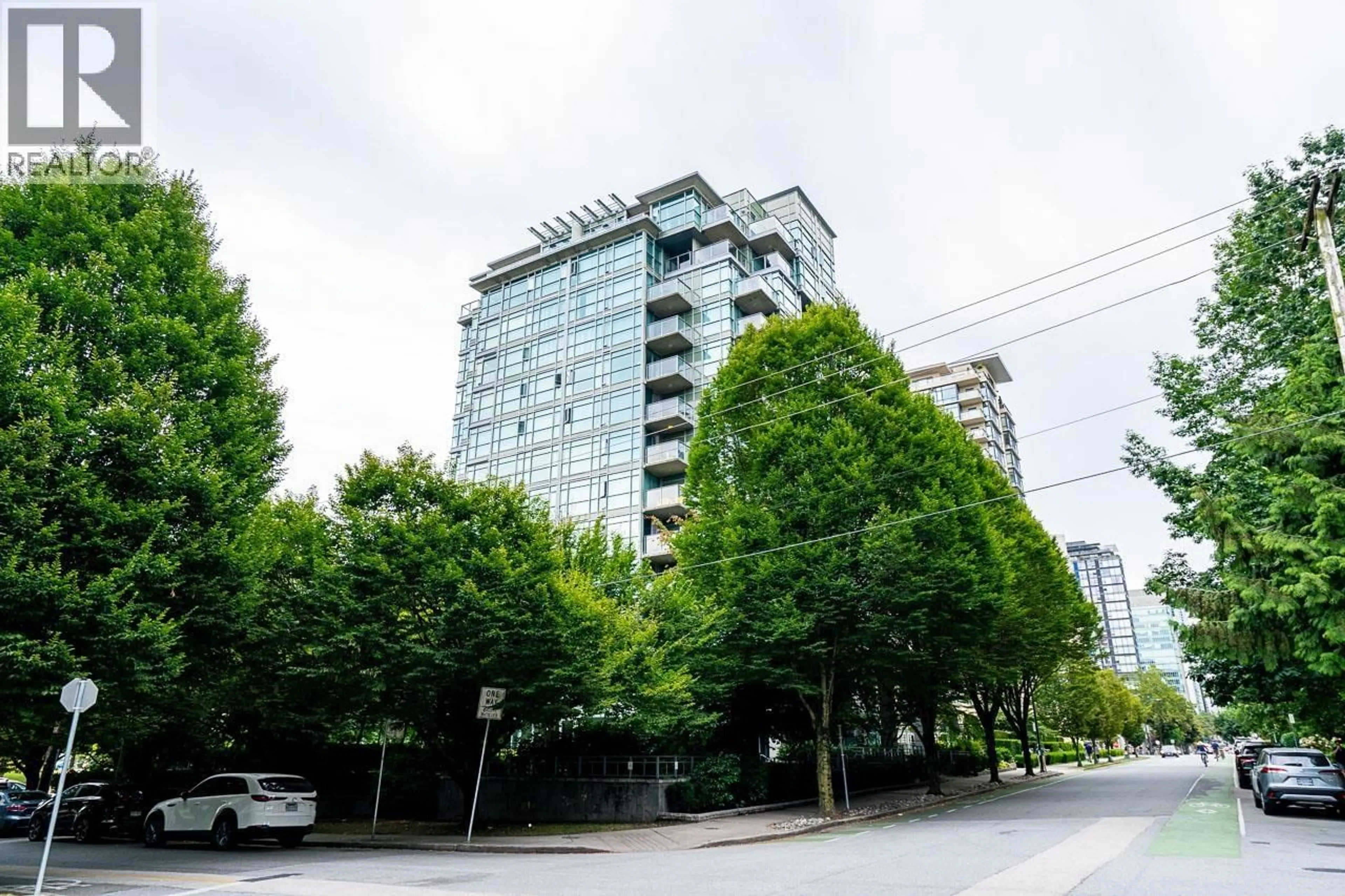 Patio, building for 1010 - 1889 ALBERNI STREET, Vancouver British Columbia V6G3G7