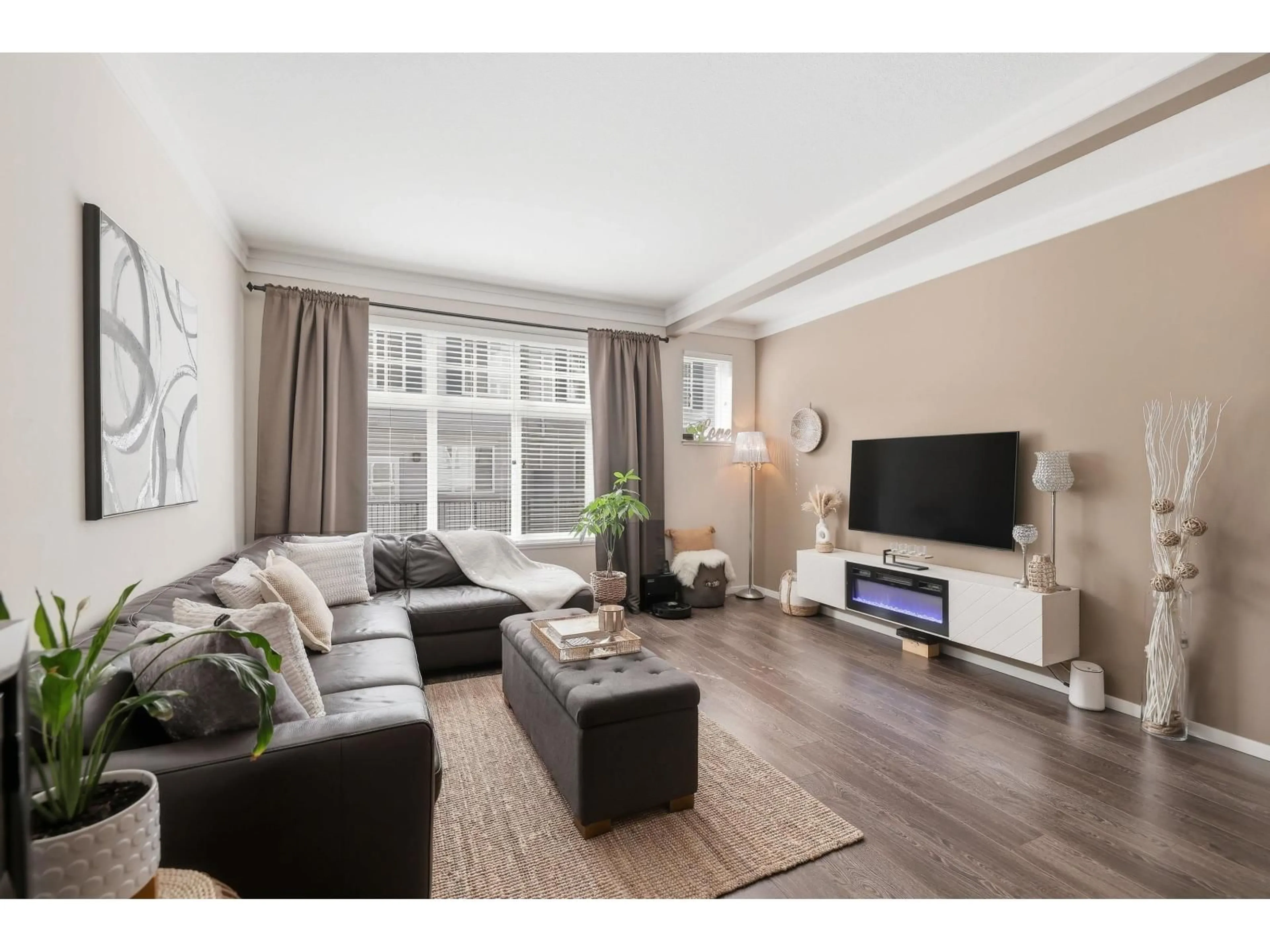 Living room with furniture, wood/laminate floor for 56 - 5858 142 STREET, Surrey British Columbia V3X0H2