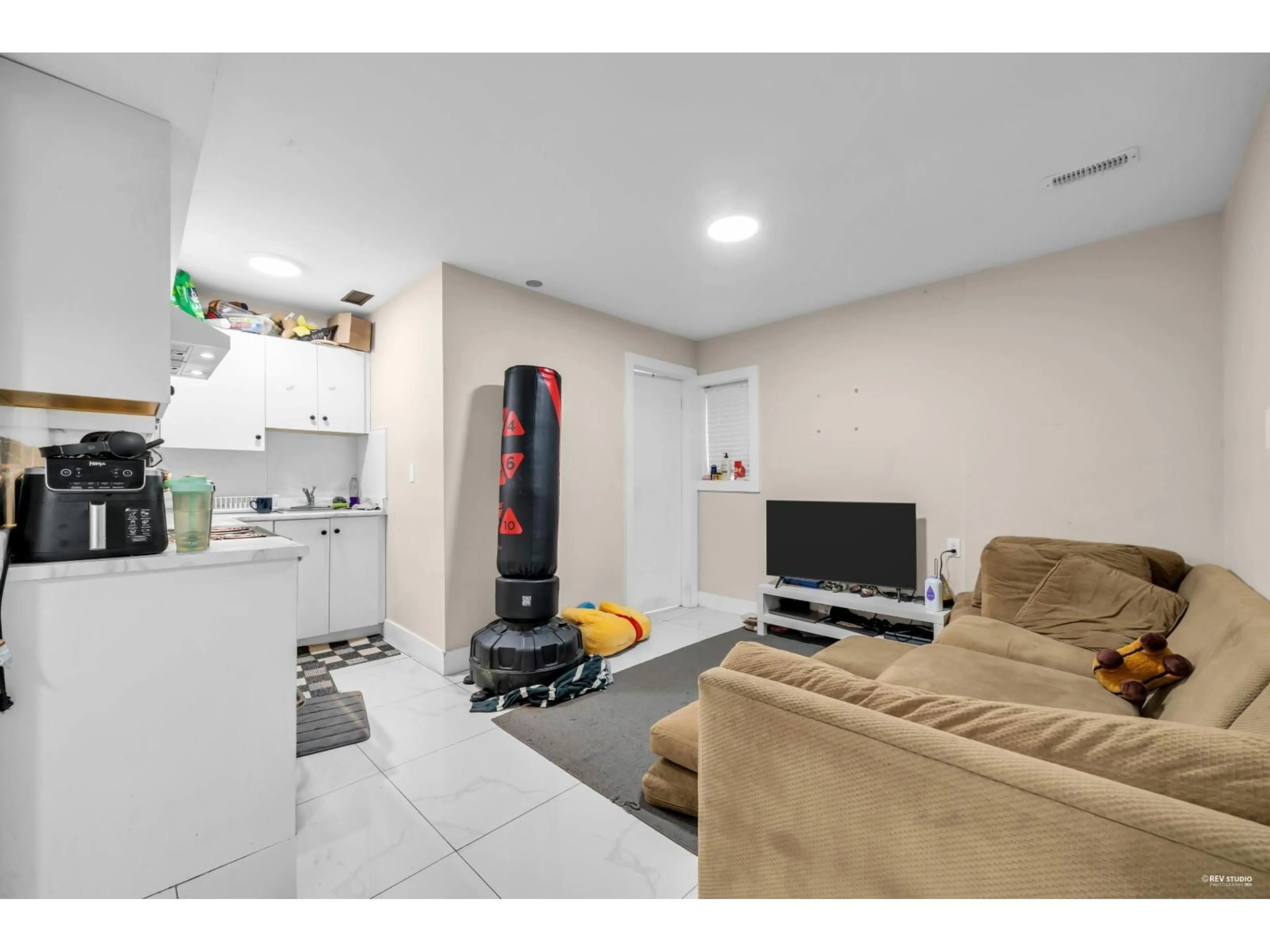 A pic of a room for 12521 GROVE CRESCENT, Surrey British Columbia V3V2L6