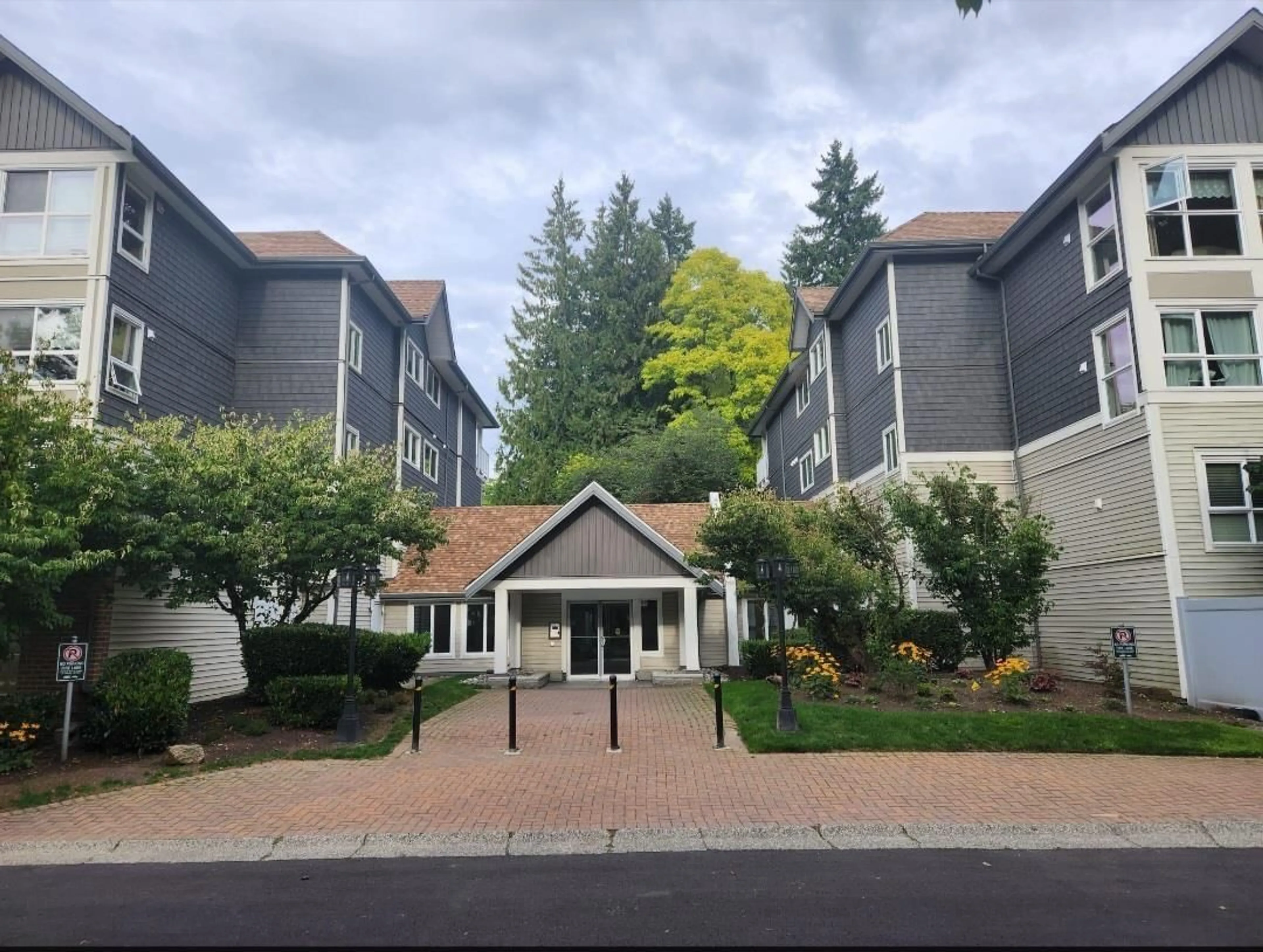 A pic from outside/outdoor area/front of a property/back of a property/a pic from drone, mountain view for 210 - 9668 148 STREET, Surrey British Columbia V3R0W2