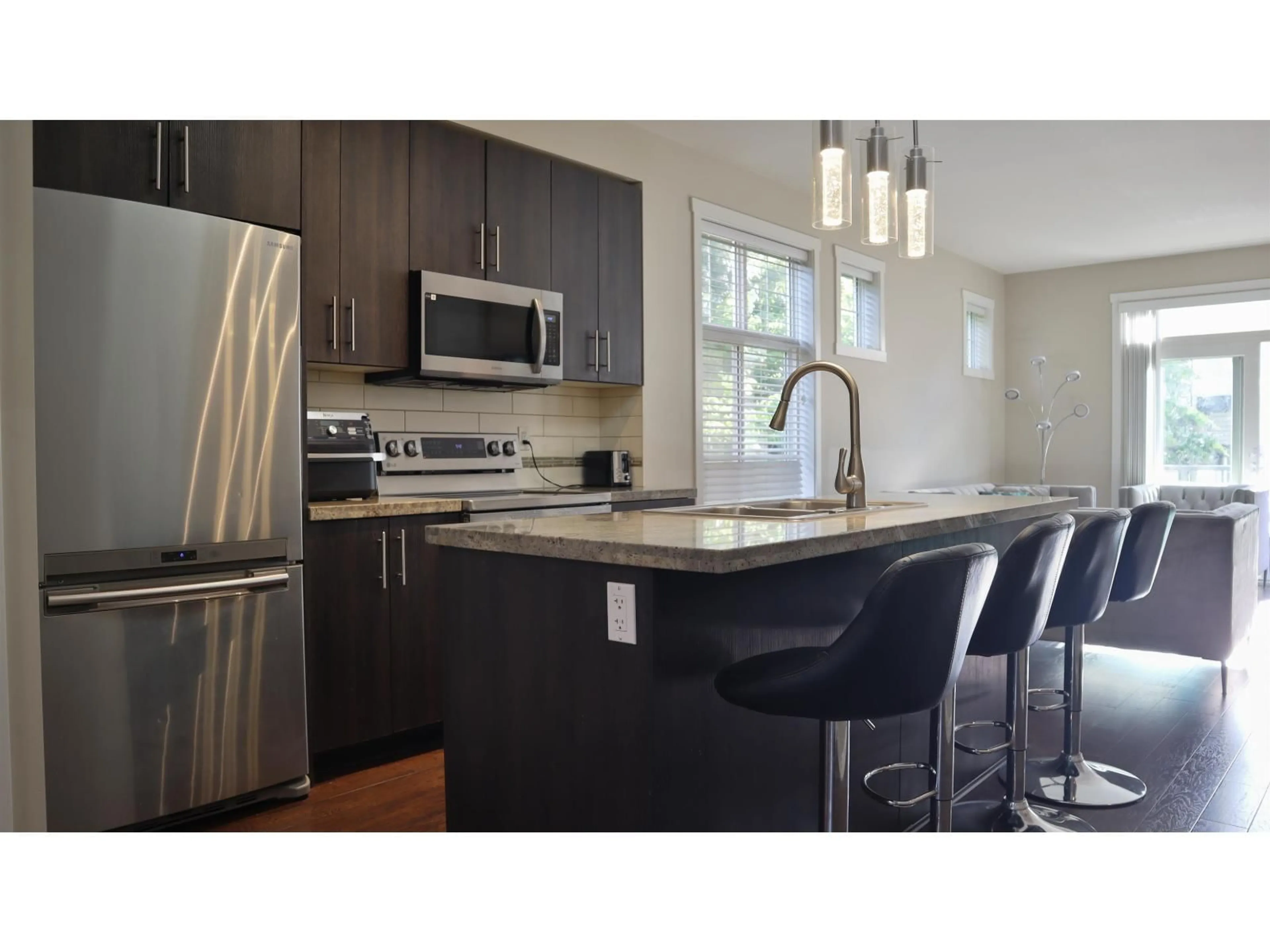 Open concept kitchen, wood/laminate floor for 60 - 6123 138 STREET, Surrey British Columbia V3X1E8