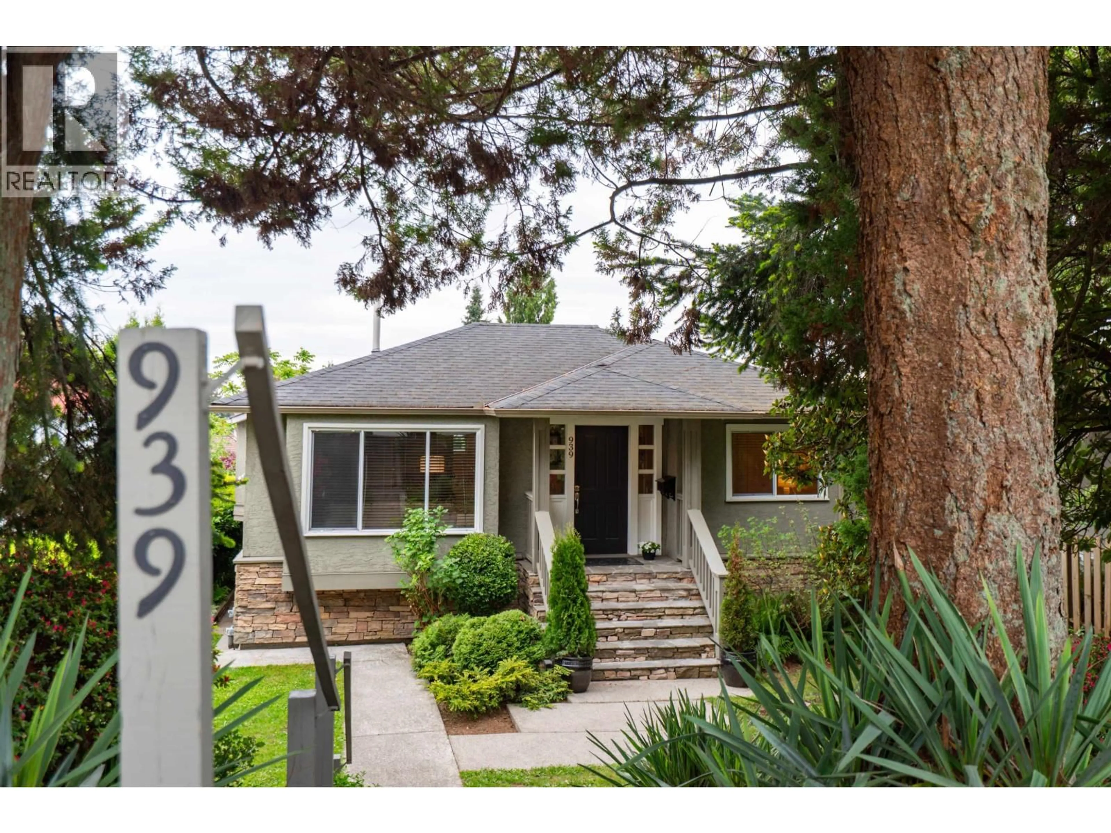 Unknown for 939 CALVERHALL STREET, North Vancouver British Columbia V7L1Y1